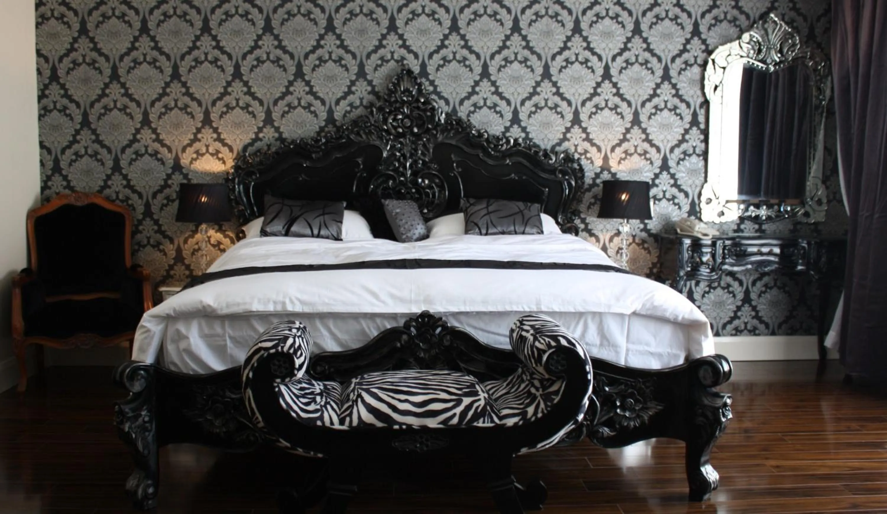 Bed in The Talbot Hotel