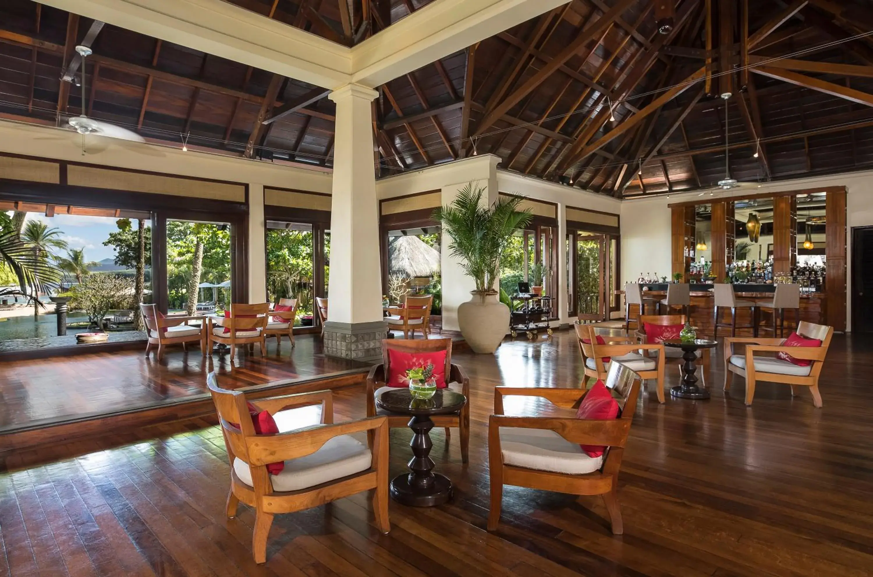 Lounge or bar in Shanti Maurice Resort & Spa Lounge or bar in Shanti Maurice Resort & Spa