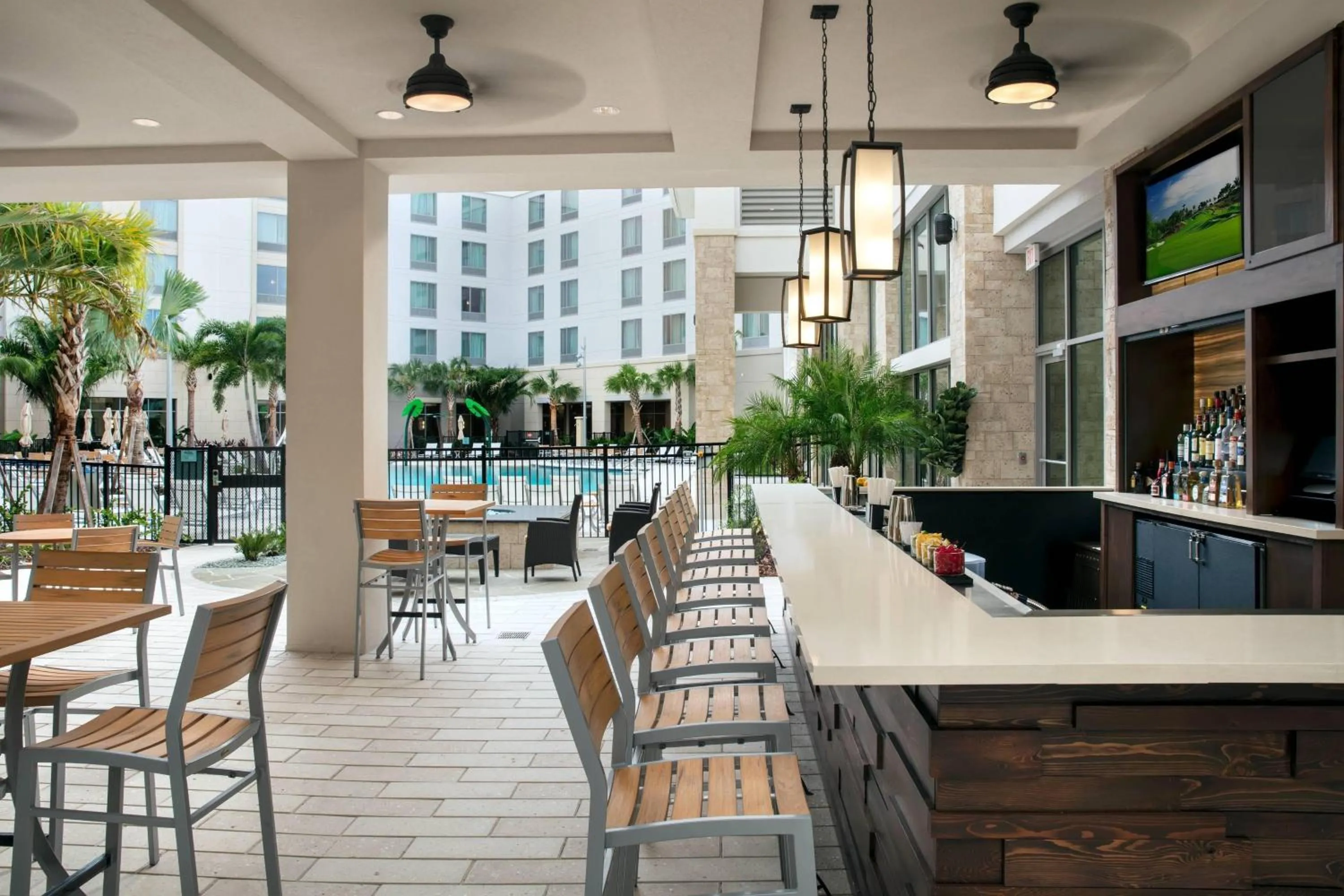 Lounge or bar in SpringHill Suites by Marriott Orlando Theme Parks Lake Buena Vista