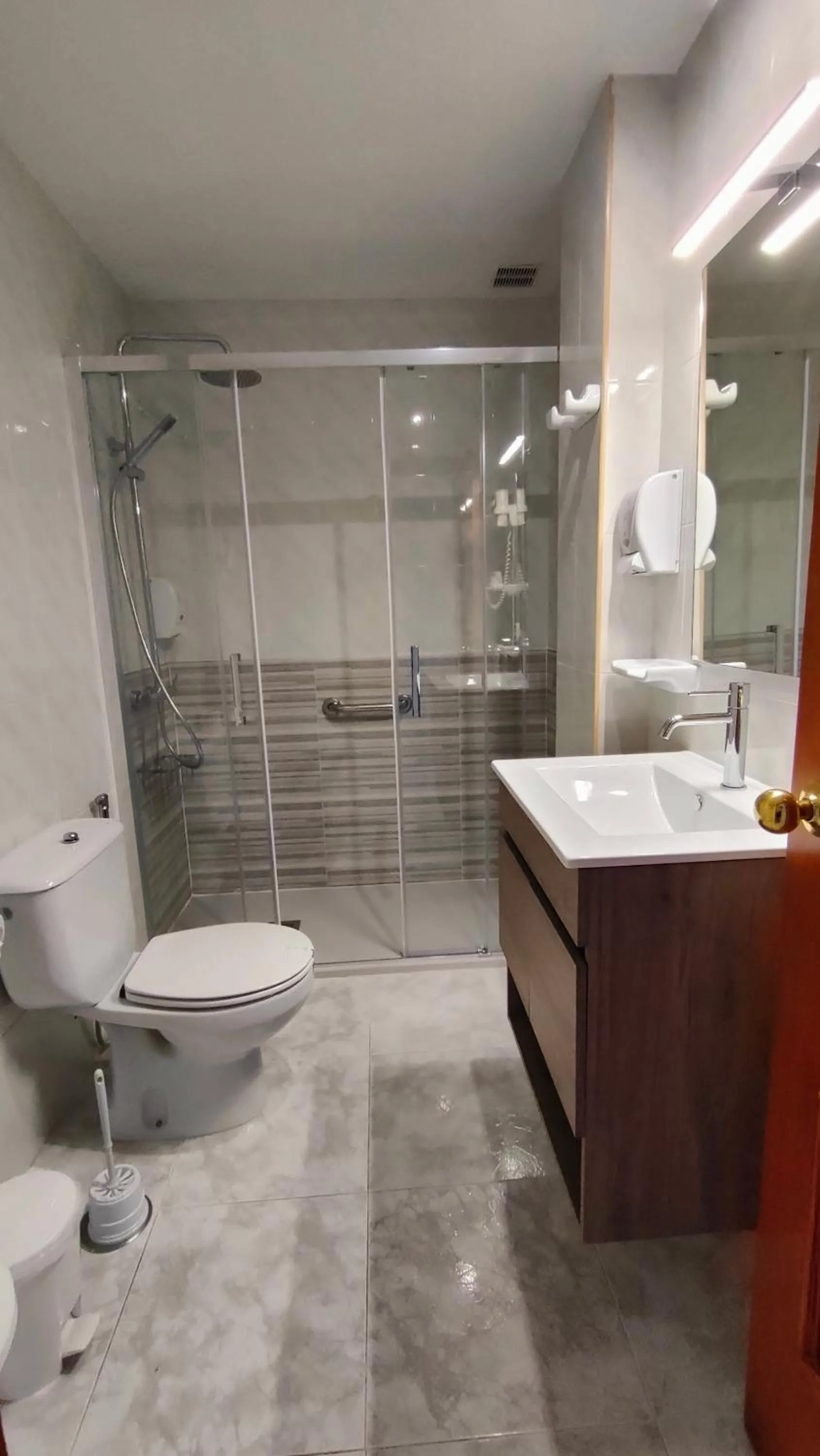 Shower in Hotel Nuevo Lanzada