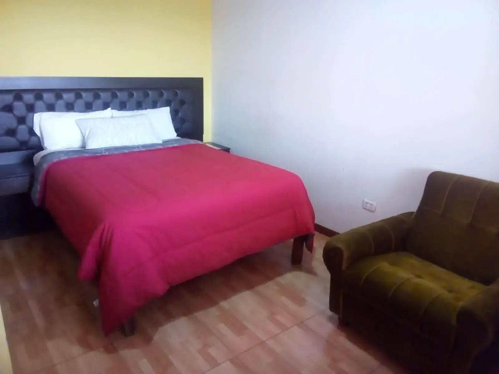 Standard Single Room with Private Bathroom - single occupancy in Misti Hostel B&B Standard Single Room with Private Bathroom - single occupancy in Misti Hostel B&B