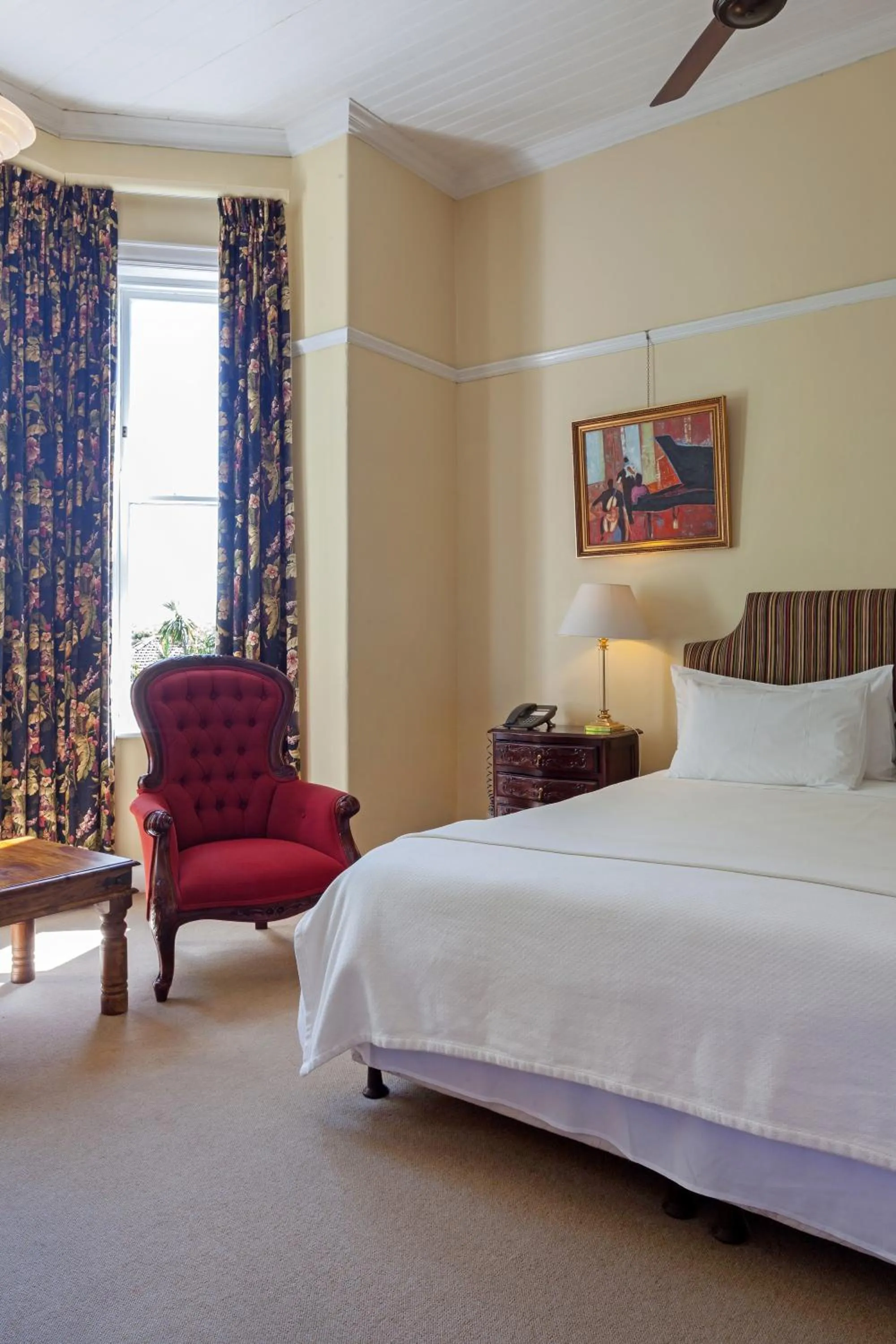 Bed in Medindi Manor