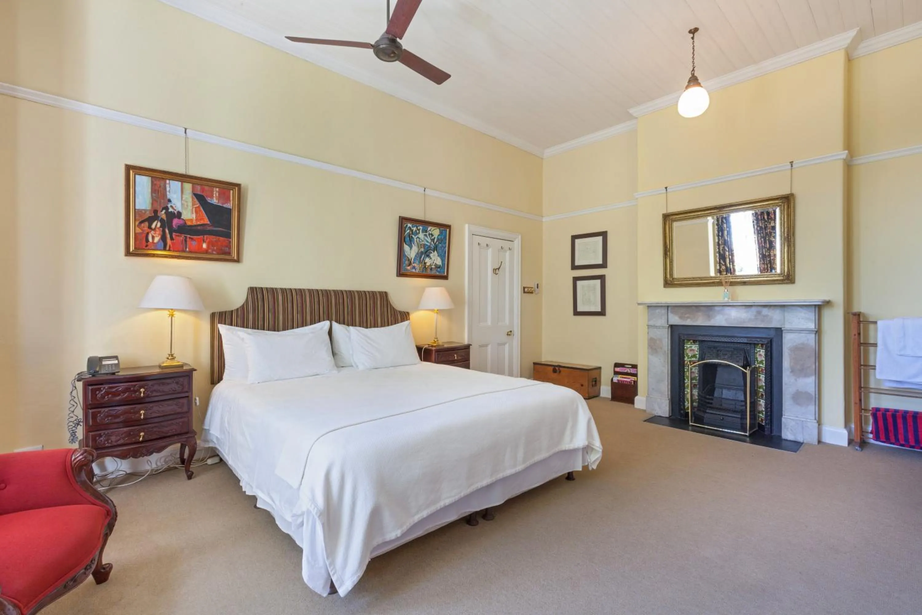 Bed in Medindi Manor