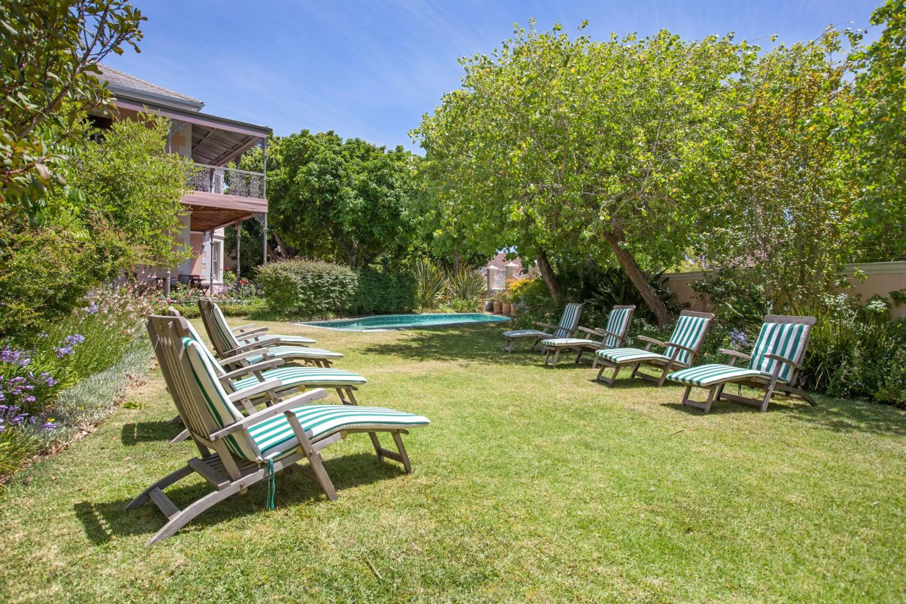 Garden in Medindi Manor