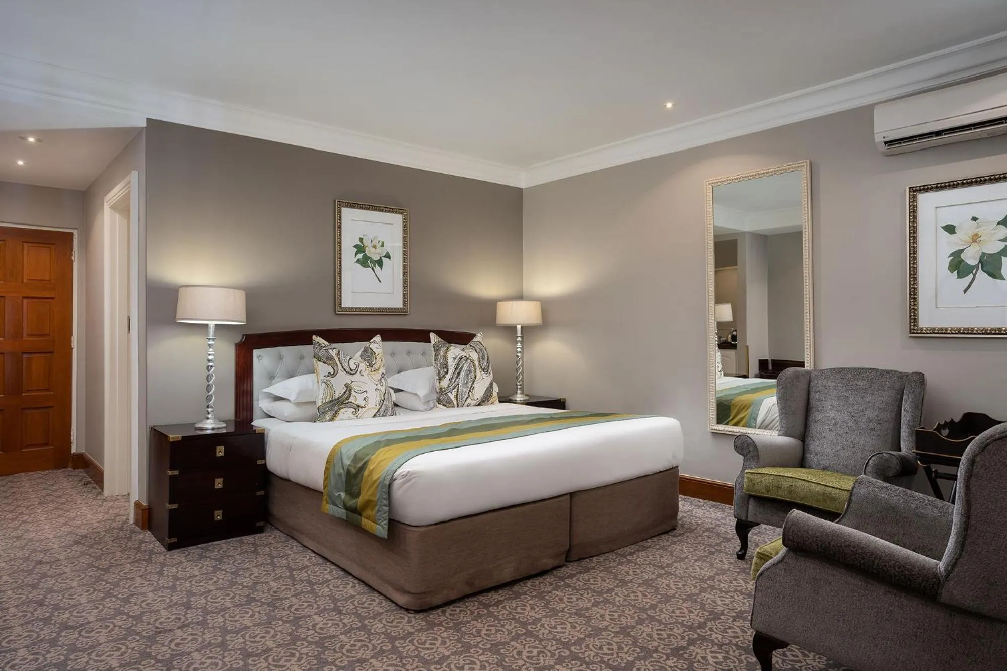 Bedroom, Bed in Premier Hotel Falstaff