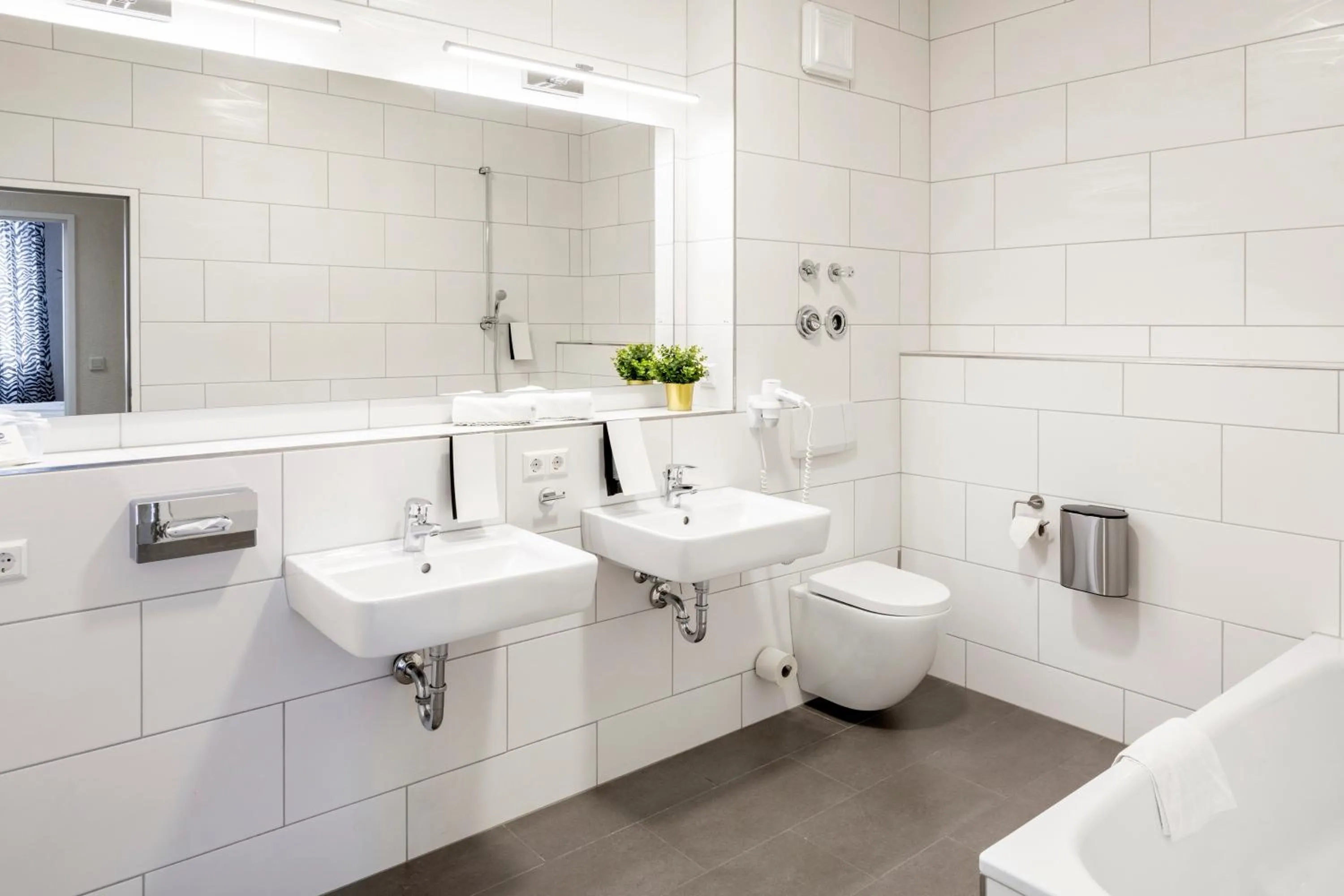 Bathroom in Best Western Hotel Dreiländerbrücke Weil am Rhein / Basel