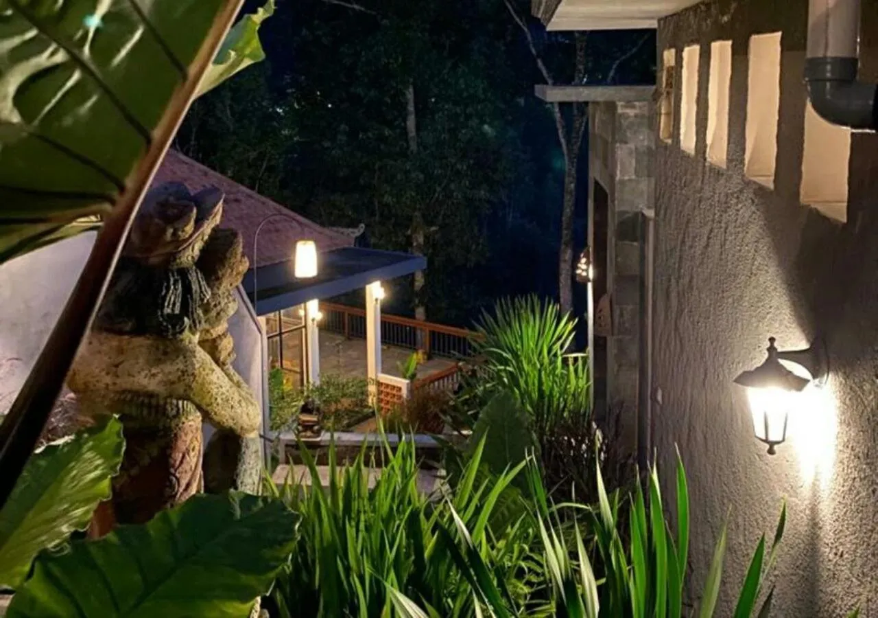 Restaurant/places to eat in Nadira Bali Villa