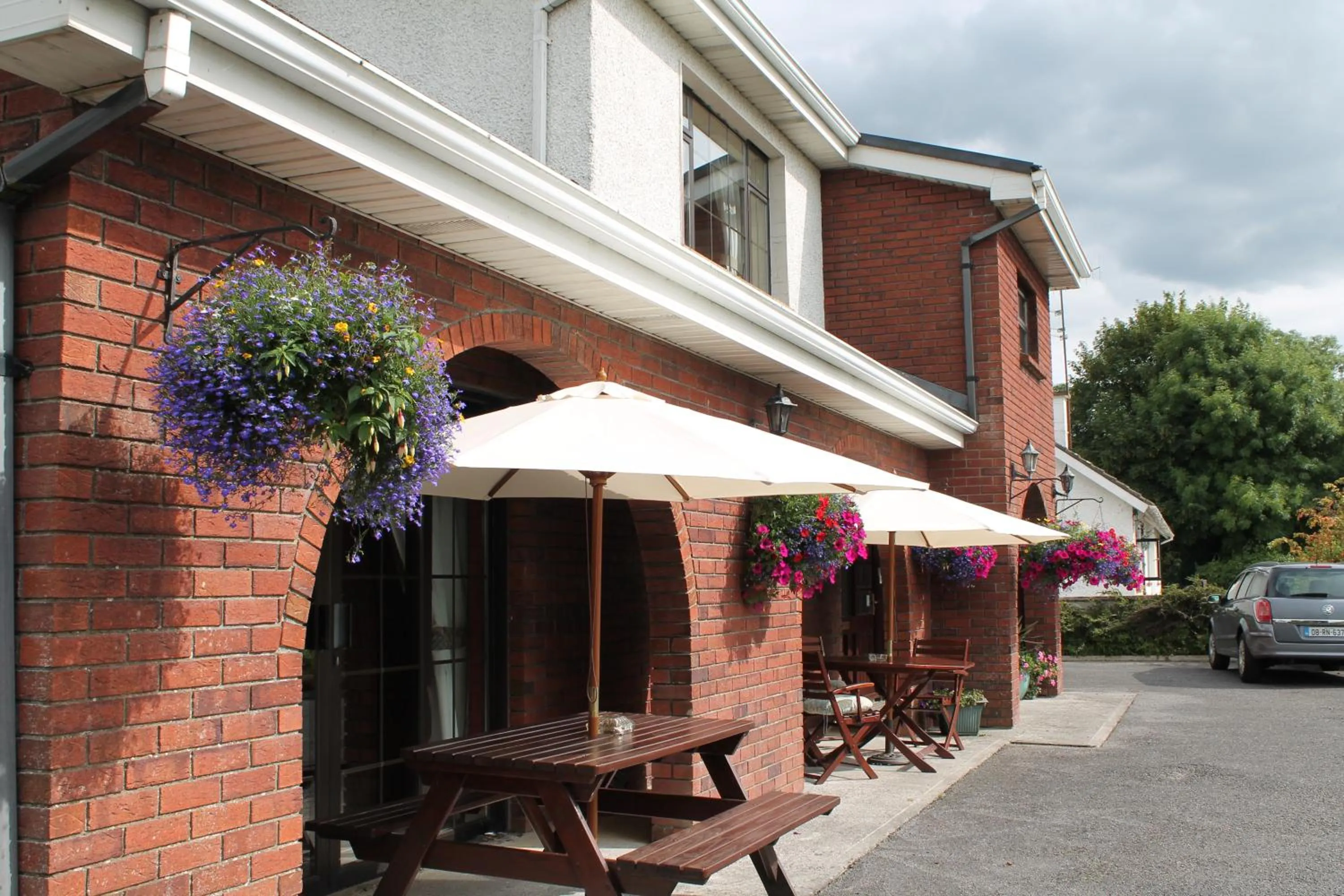 Facade/entrance in Riverview House