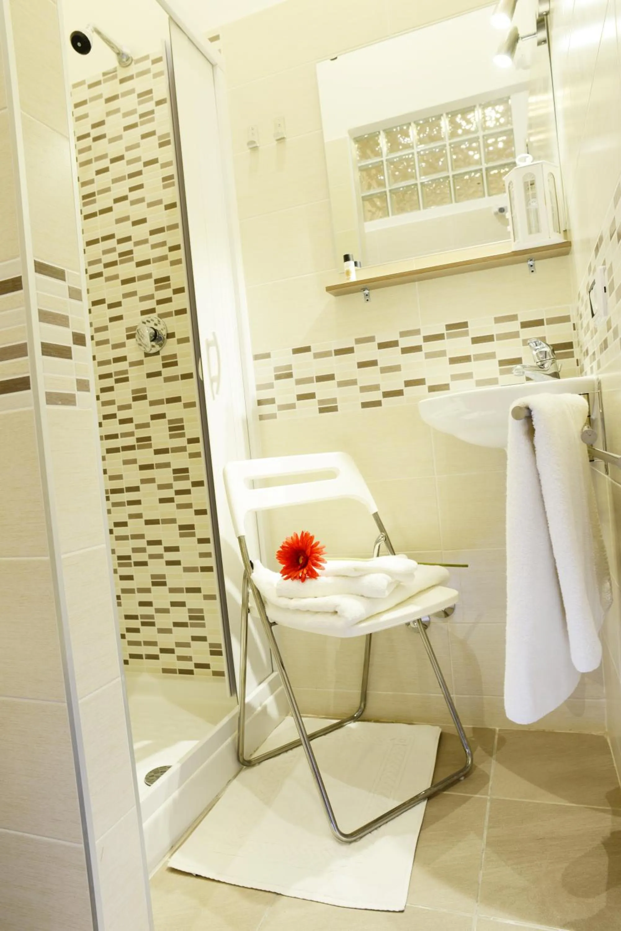 Bathroom in Vic Street B&B