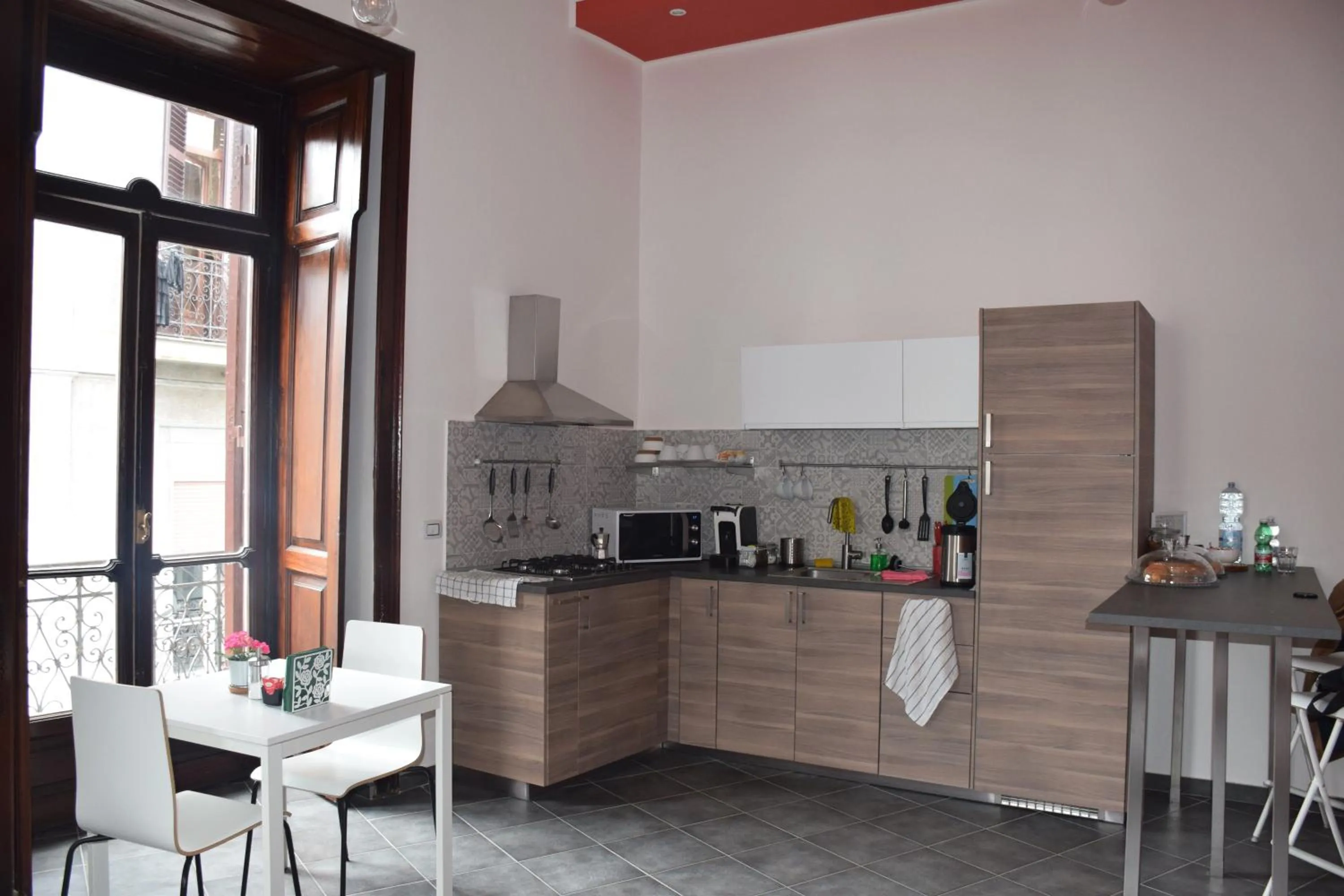 Communal kitchen in Vic Street B&B