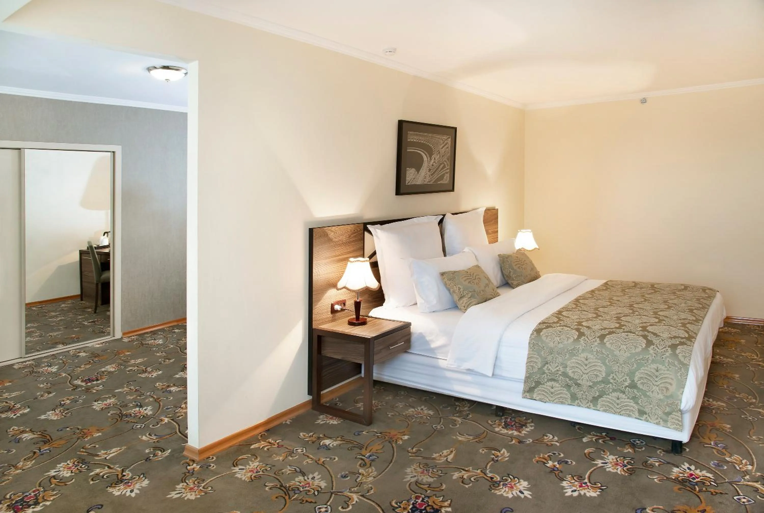 Bedroom, Bed in Ani Plaza Hotel