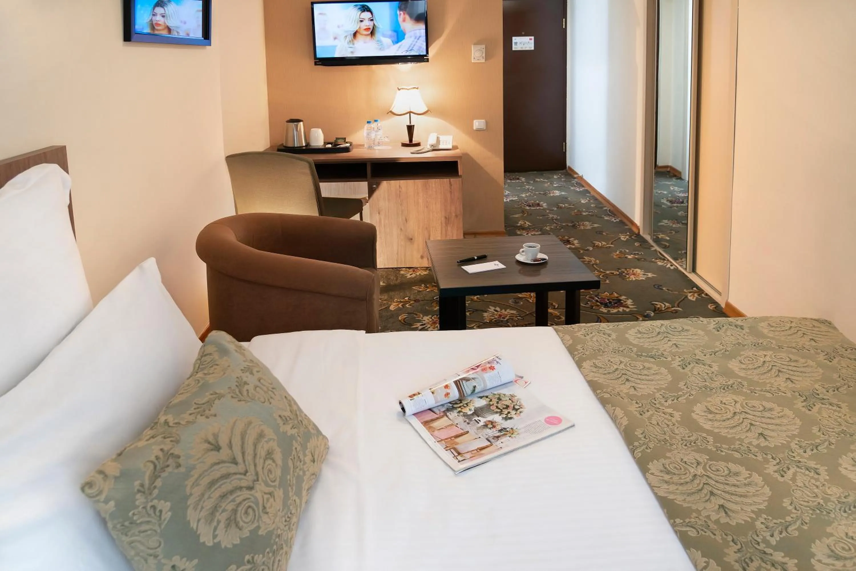 Photo of the whole room, Bed in Ani Plaza Hotel