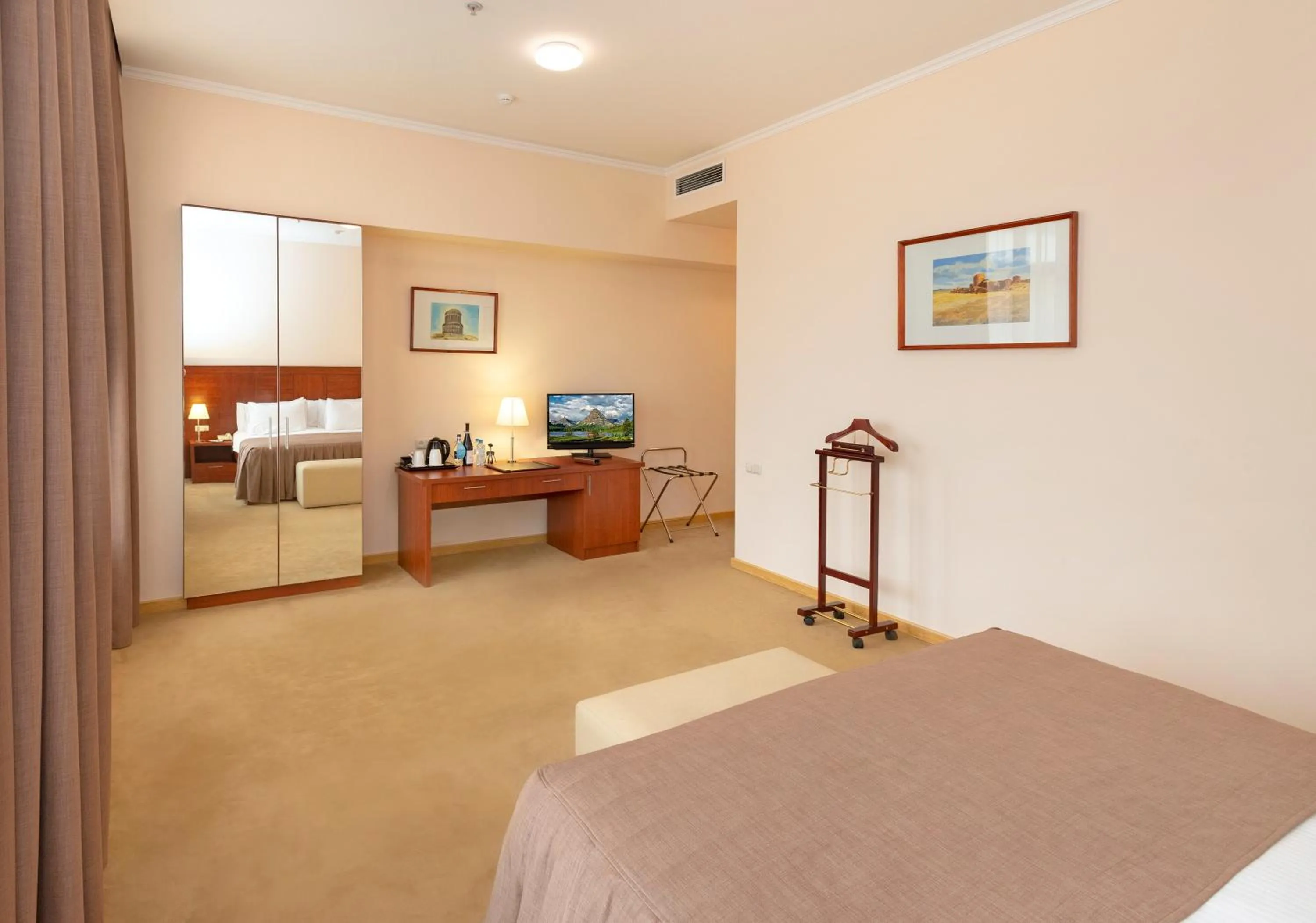 Photo of the whole room, Bed in Ani Plaza Hotel