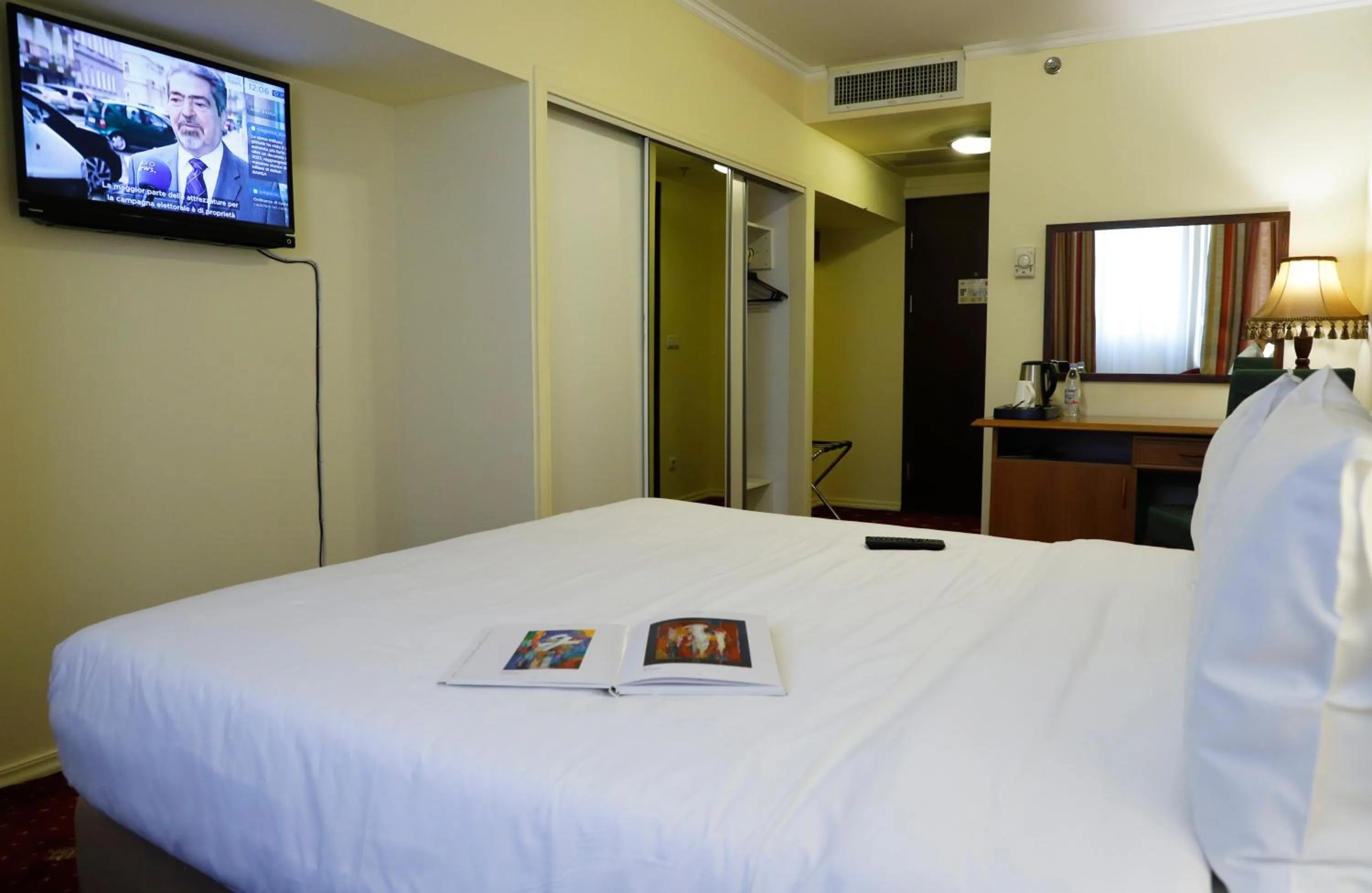 Photo of the whole room, Bed in Ani Plaza Hotel