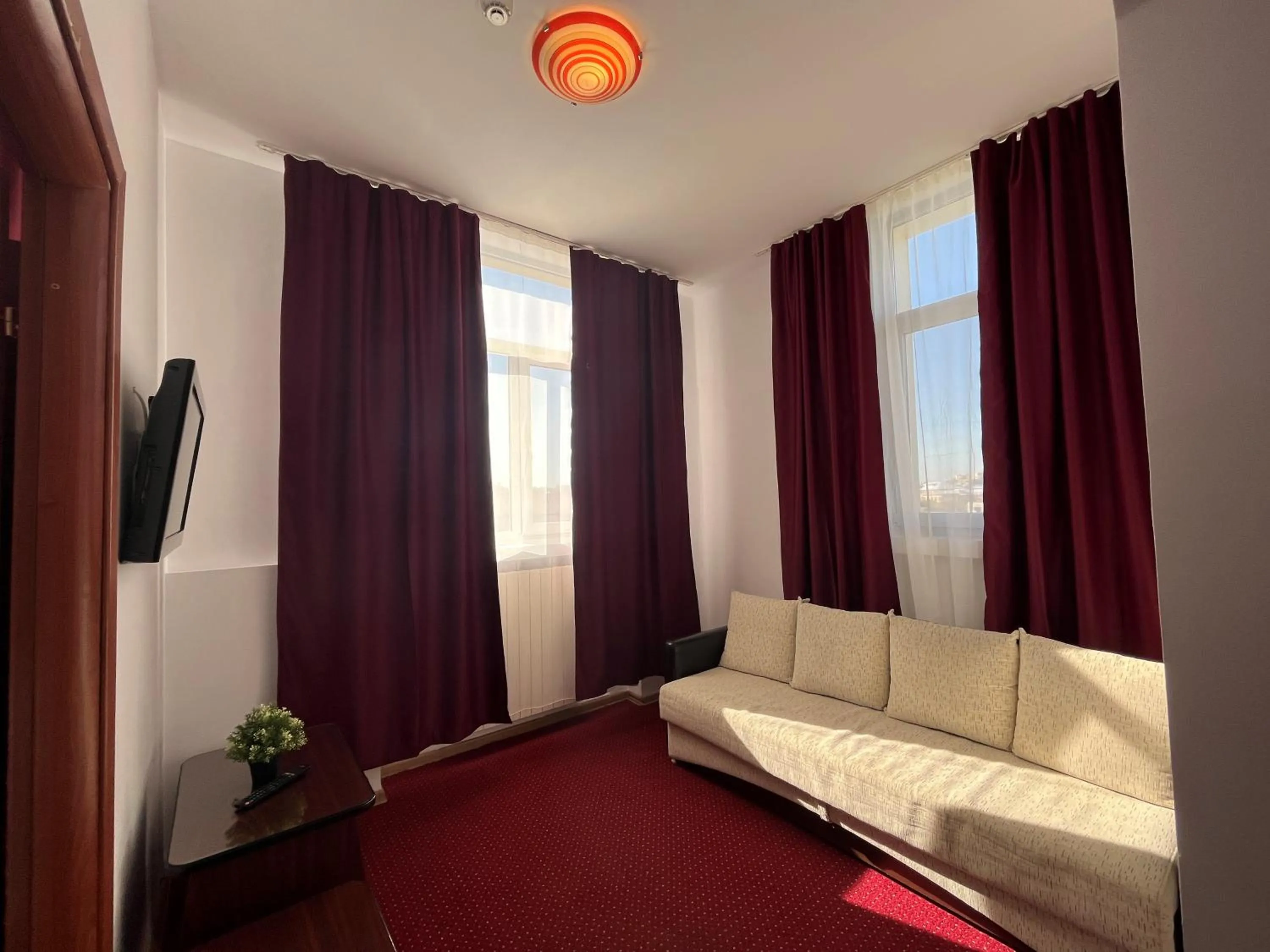 Photo of the whole room in Hotel Tineretului