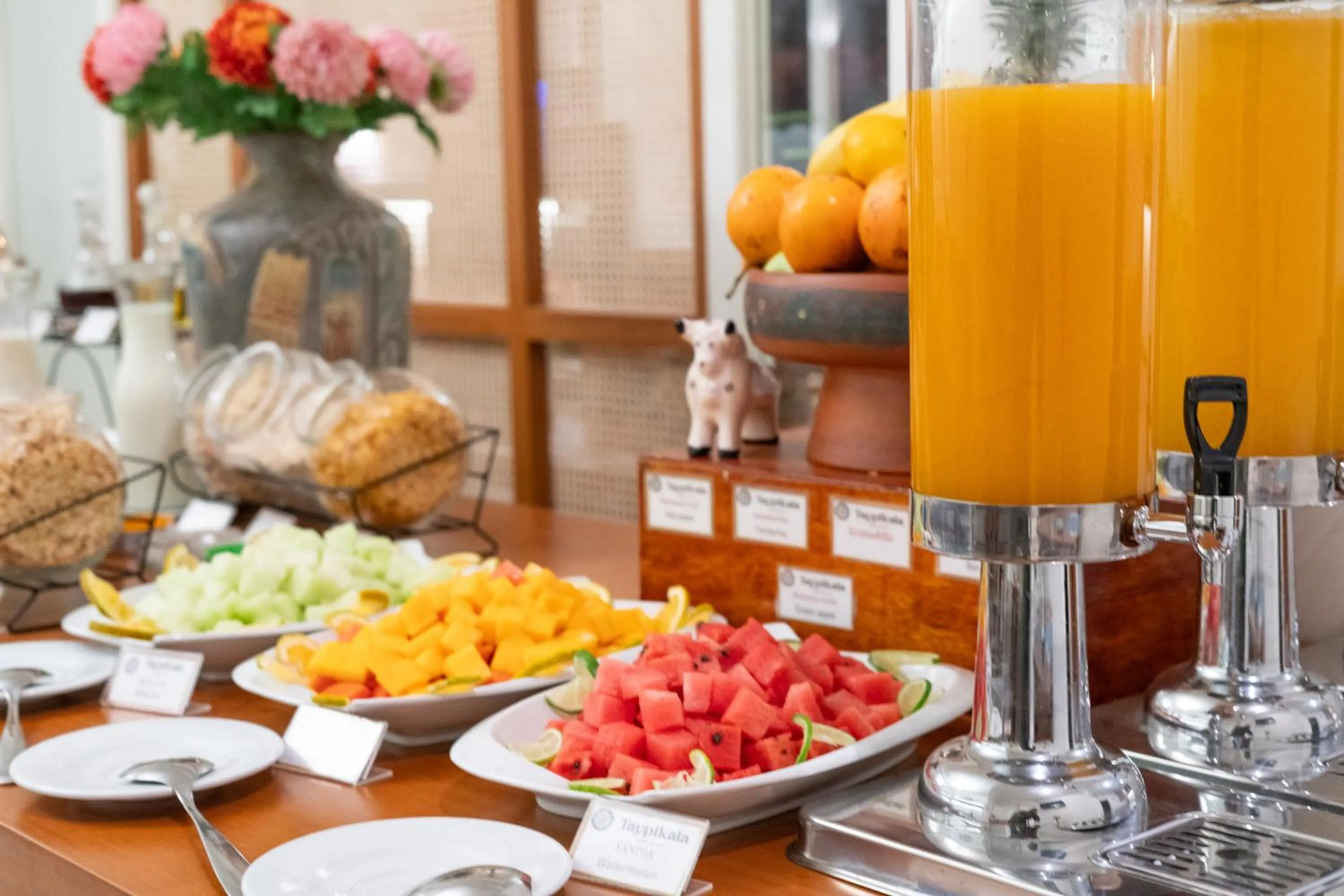 Buffet breakfast in Hotel Taypikala Machupicchu