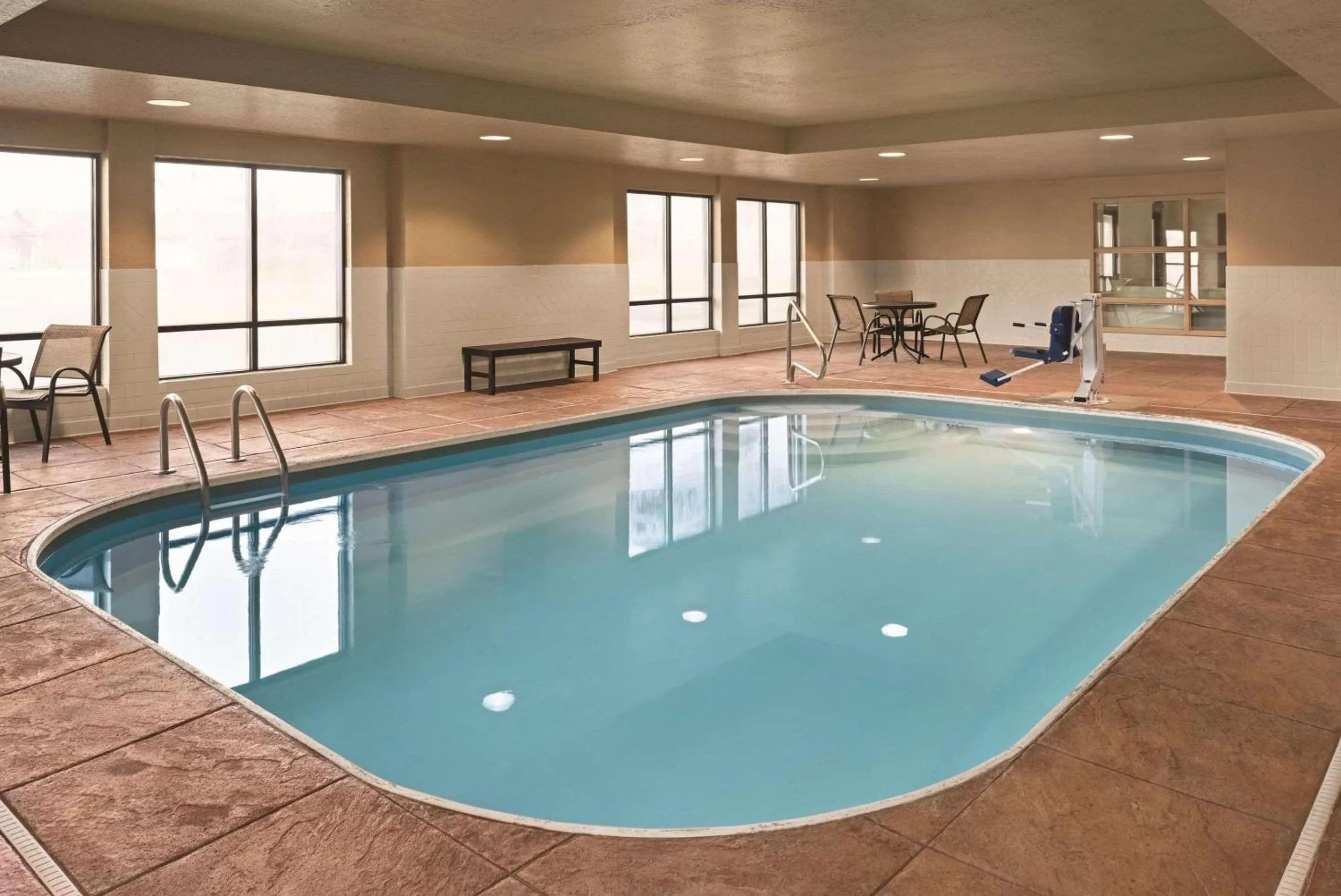 Swimming pool in Country Inn & Suites by Radisson, Dayton South, OH