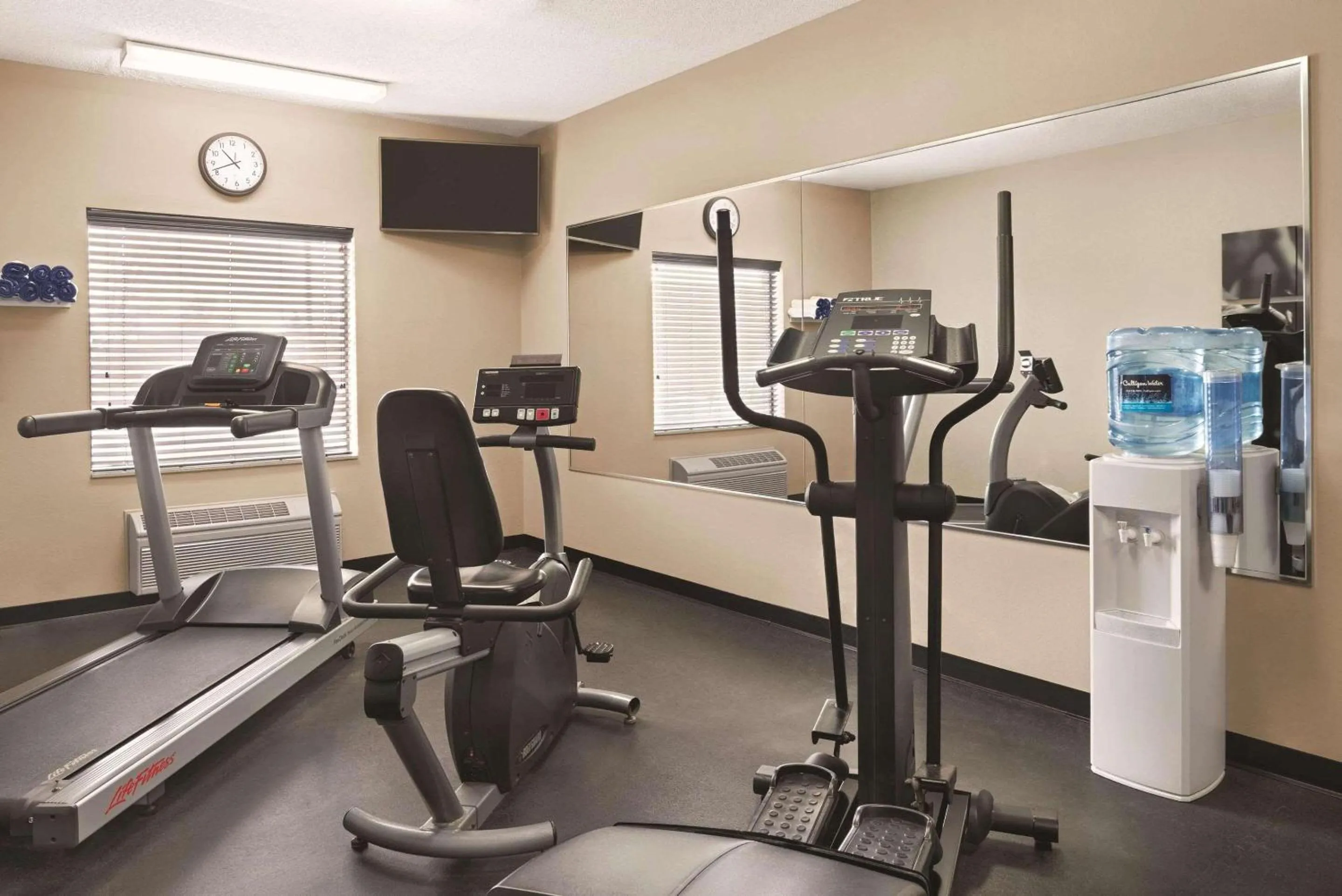 Fitness centre/facilities in Country Inn & Suites by Radisson, Dayton South, OH