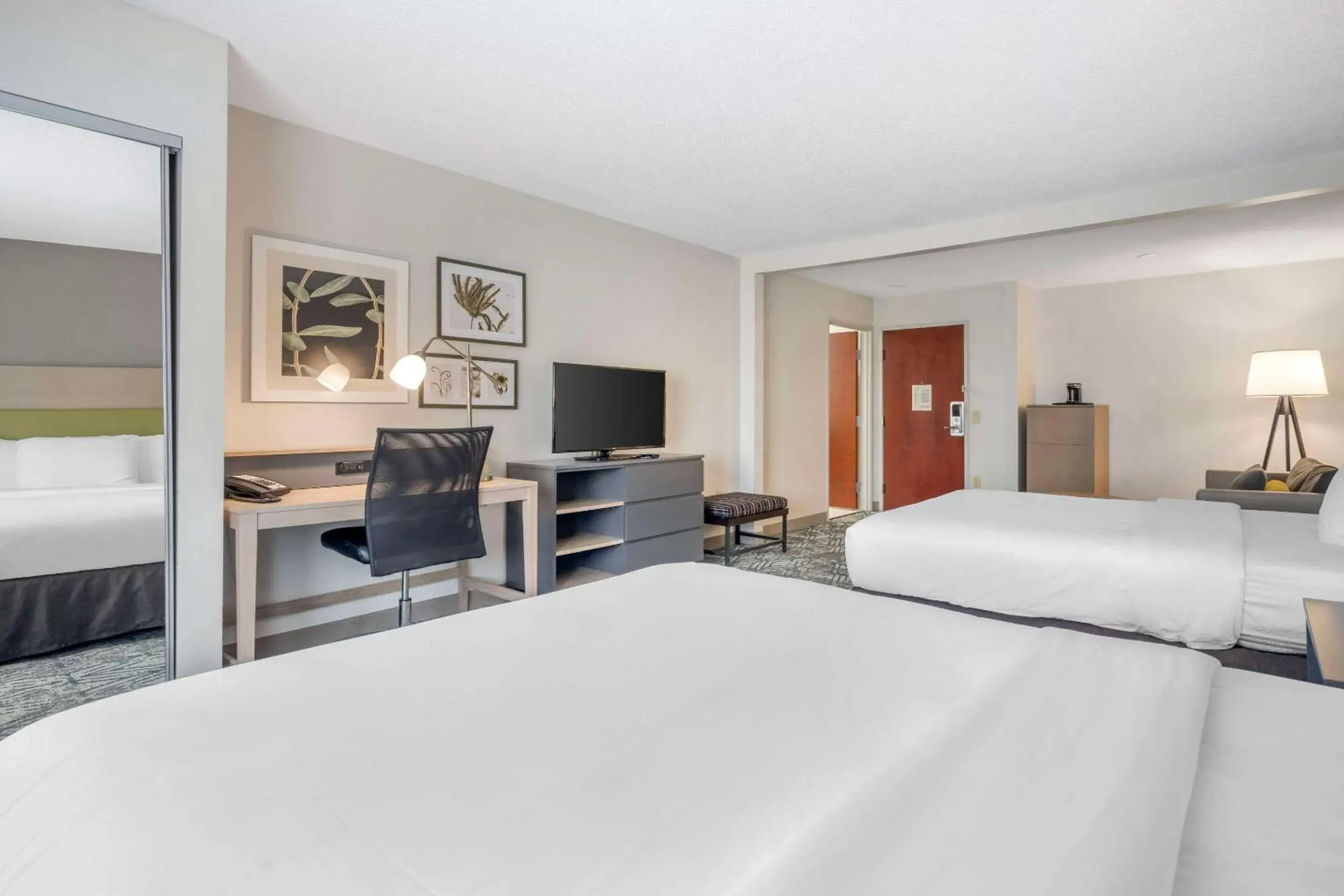 Bed in Country Inn & Suites by Radisson, Dayton South, OH Bed in Country Inn & Suites by Radisson, Dayton South, OH