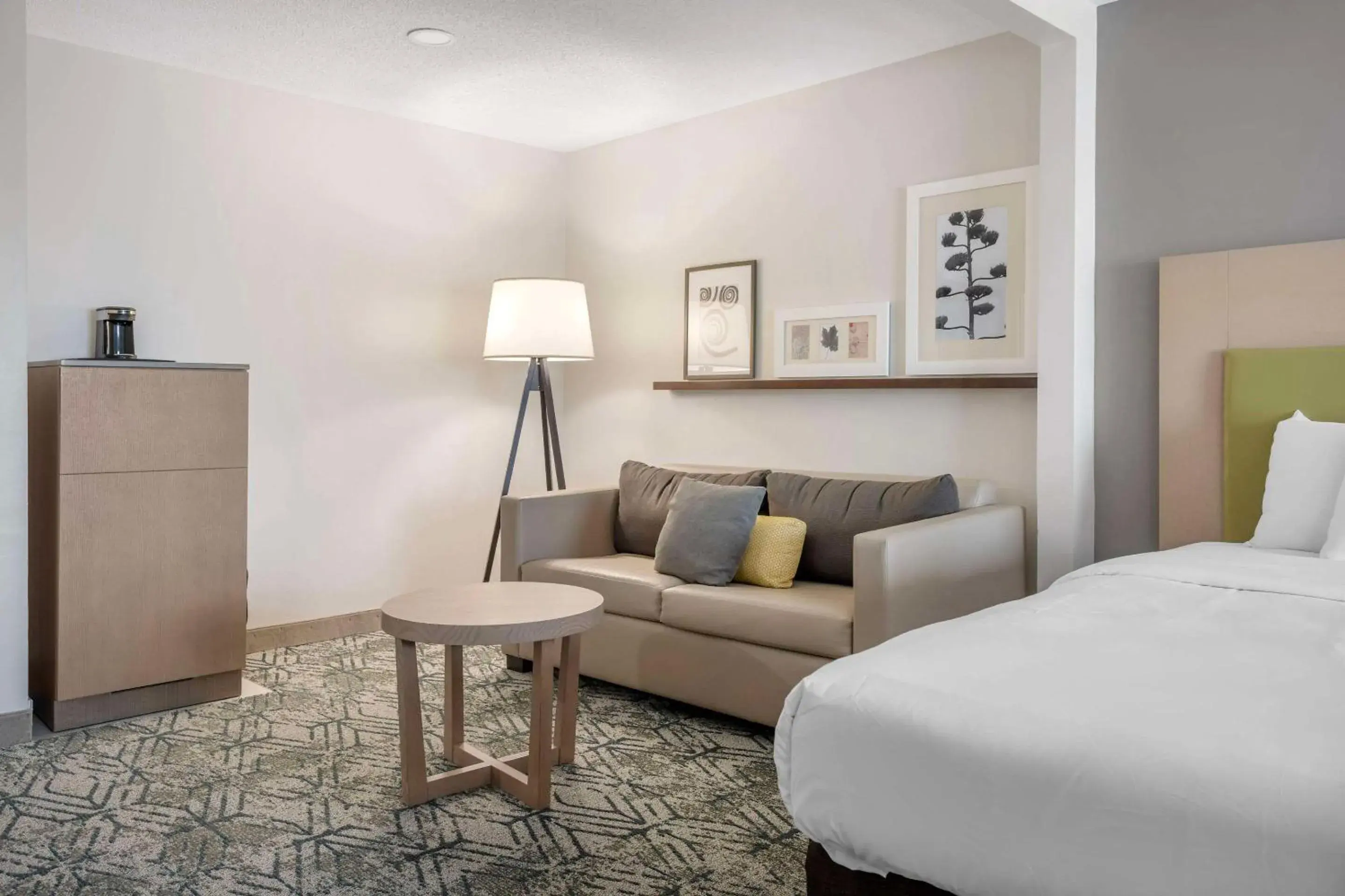 Bed in Country Inn & Suites by Radisson, Dayton South, OH Bed in Country Inn & Suites by Radisson, Dayton South, OH