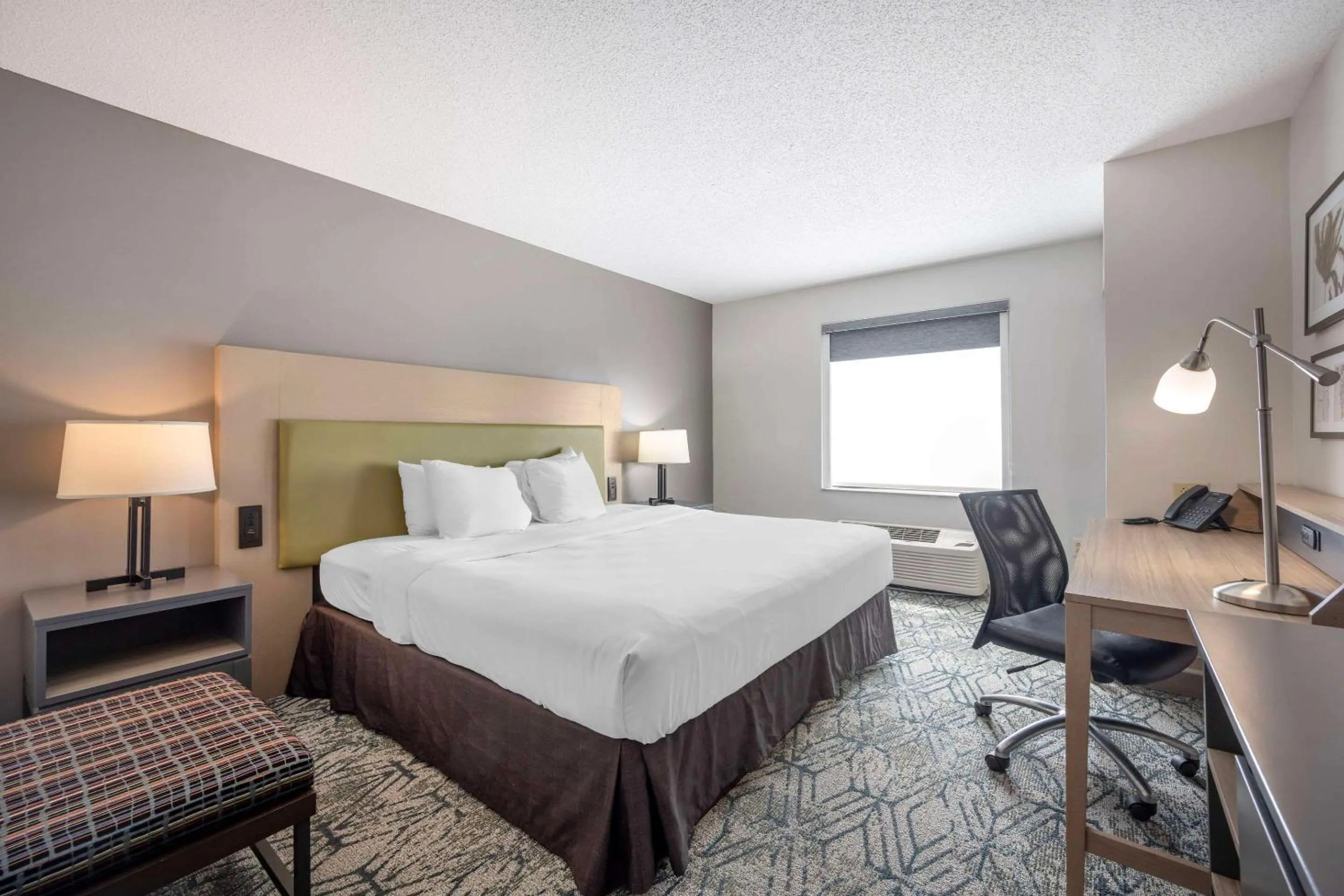 Bed in Country Inn & Suites by Radisson, Dayton South, OH