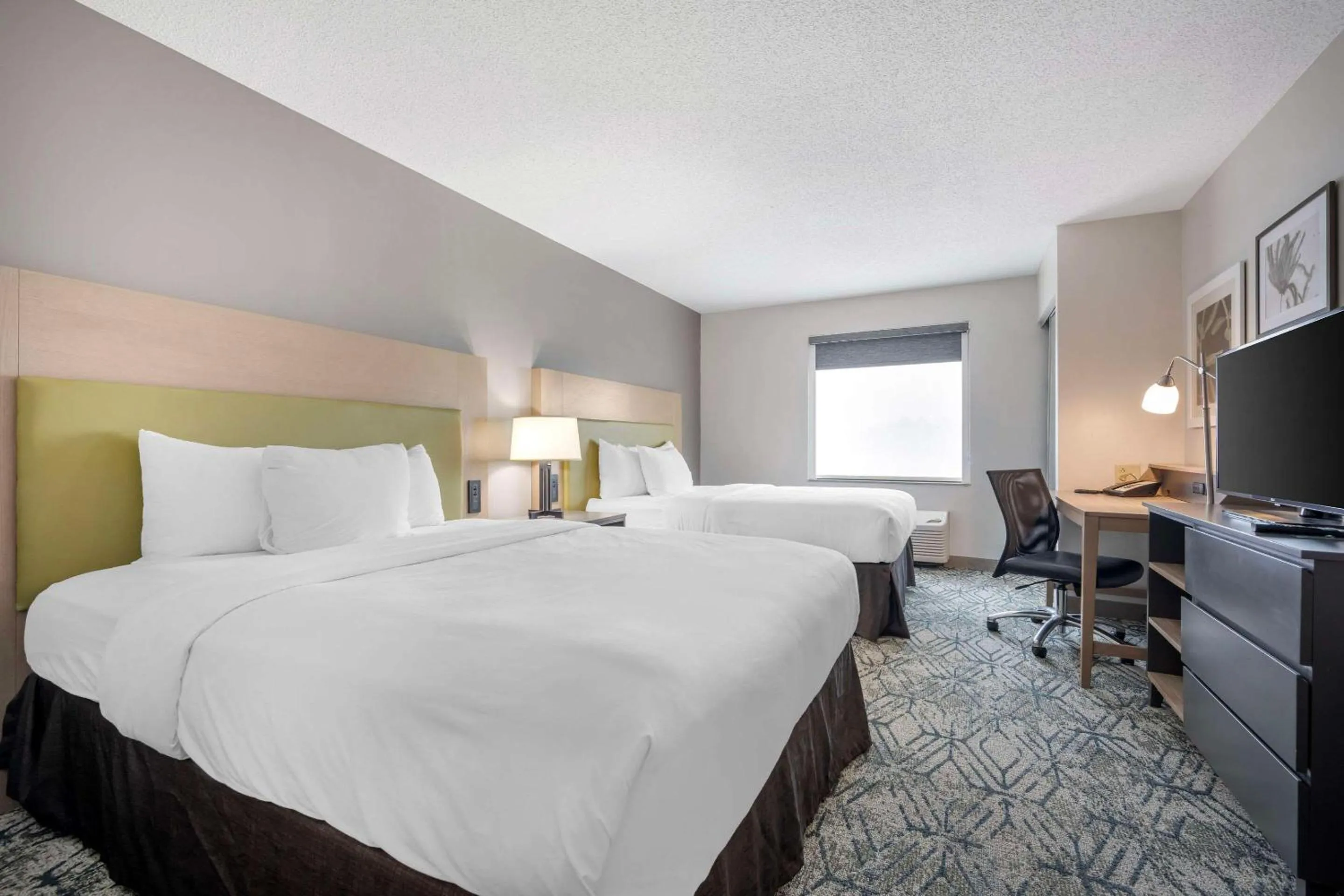 Bed in Country Inn & Suites by Radisson, Dayton South, OH