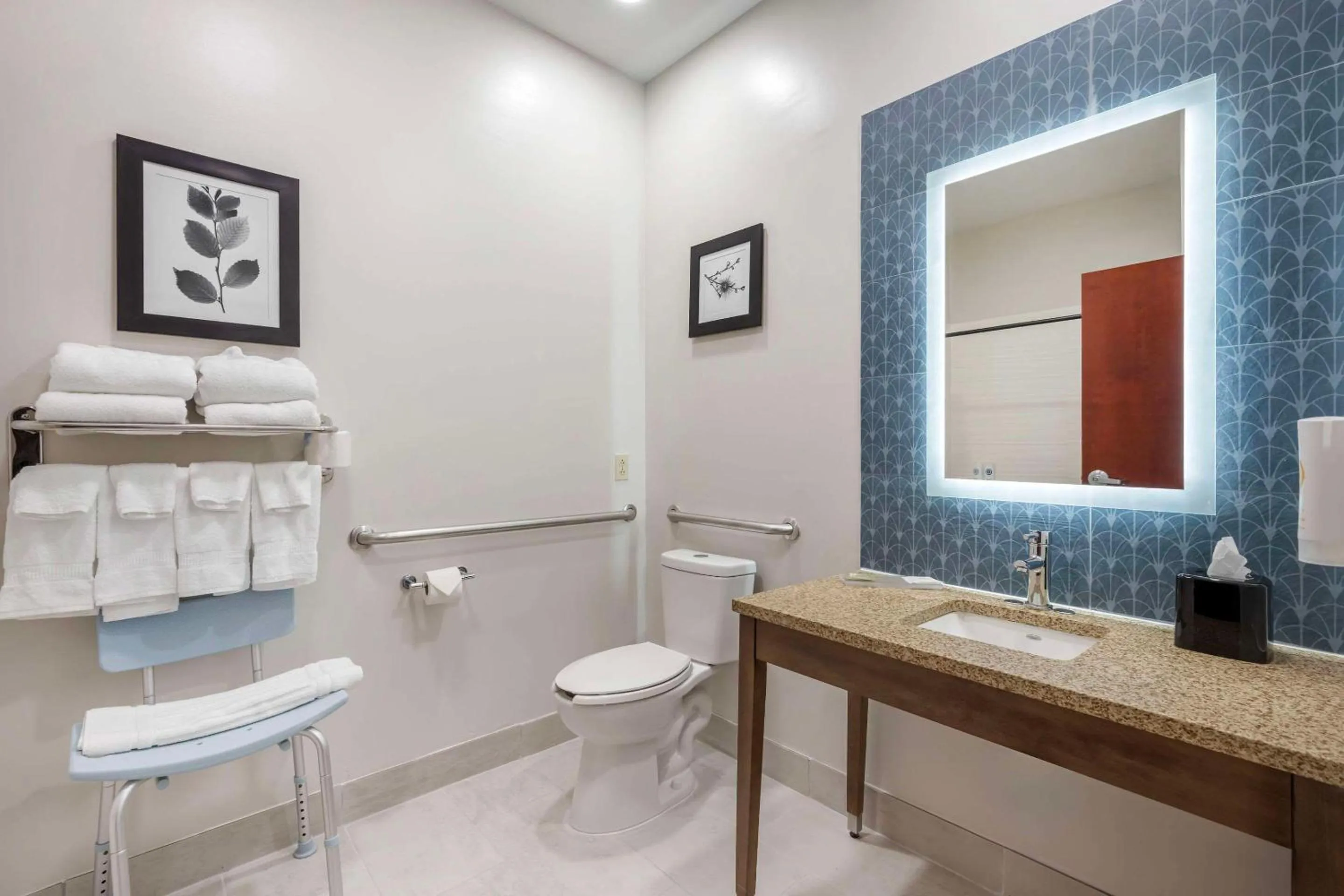 Toilet in Country Inn & Suites by Radisson, Dayton South, OH