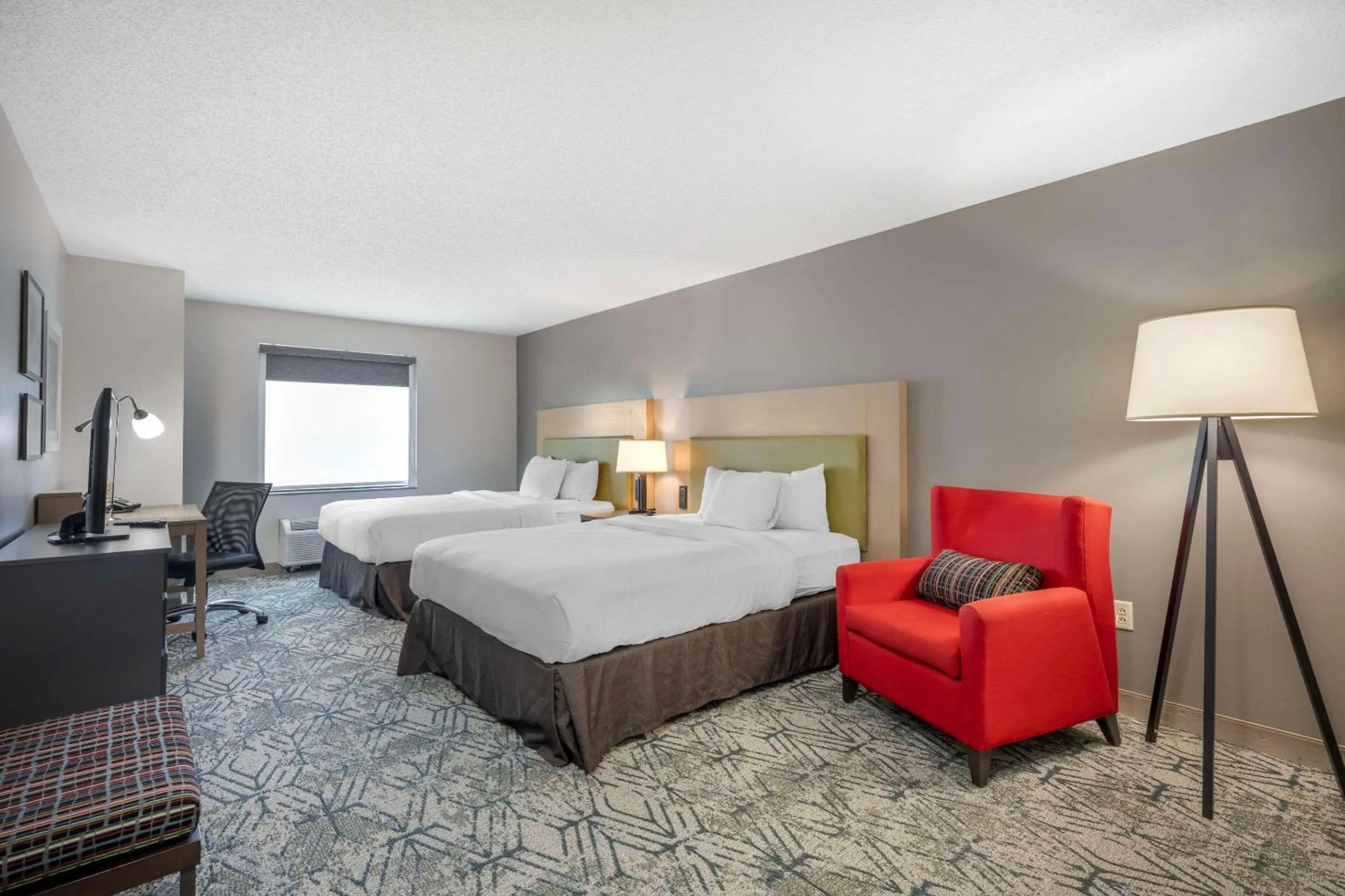 Bed in Country Inn & Suites by Radisson, Dayton South, OH
