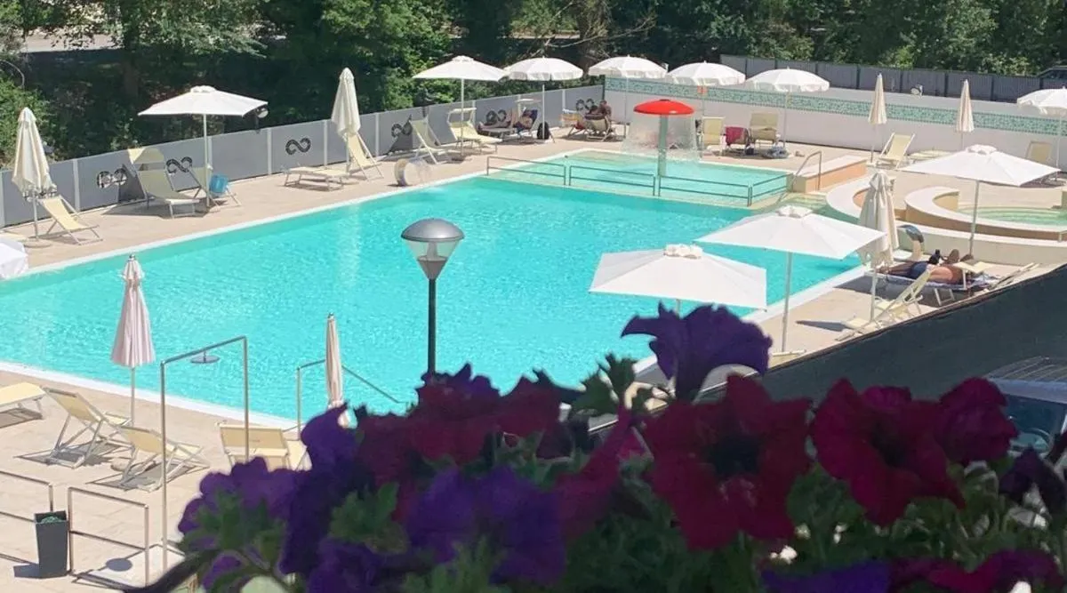 Pool view in Hotel Terme di Frasassi