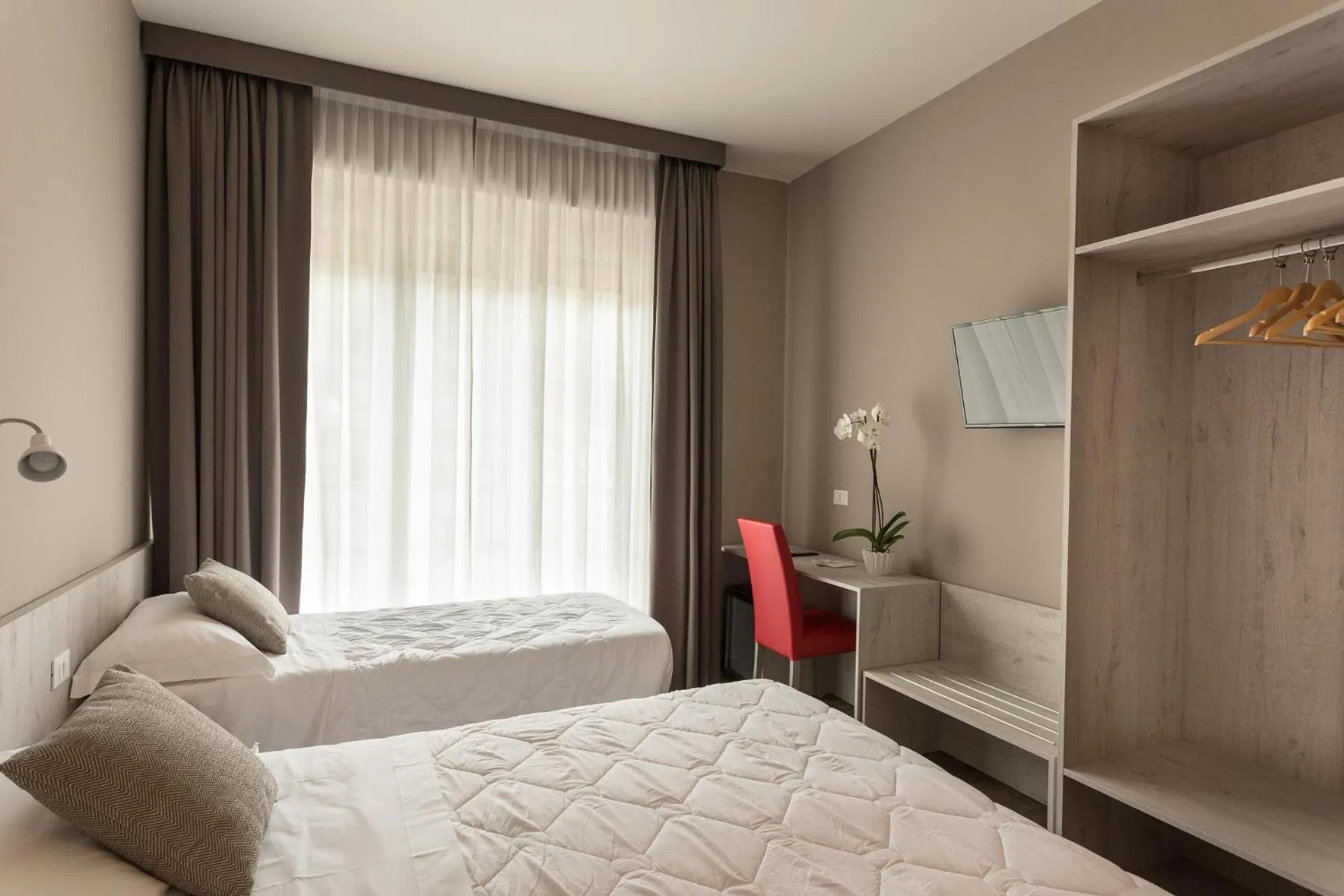 Bedroom, Bed in Hotel Terme di Frasassi