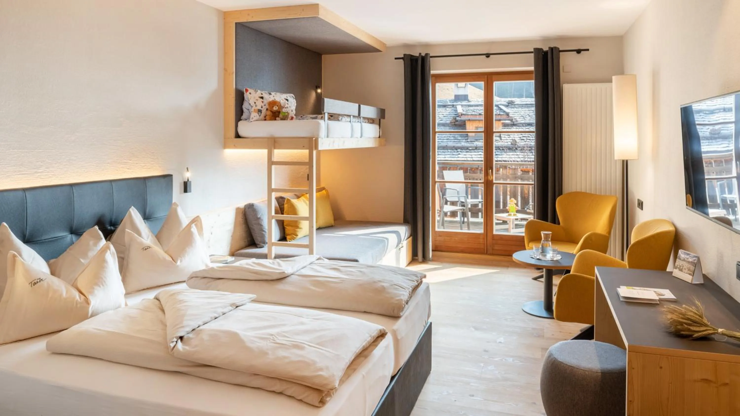 Photo of the whole room, Bed in Taser Alm