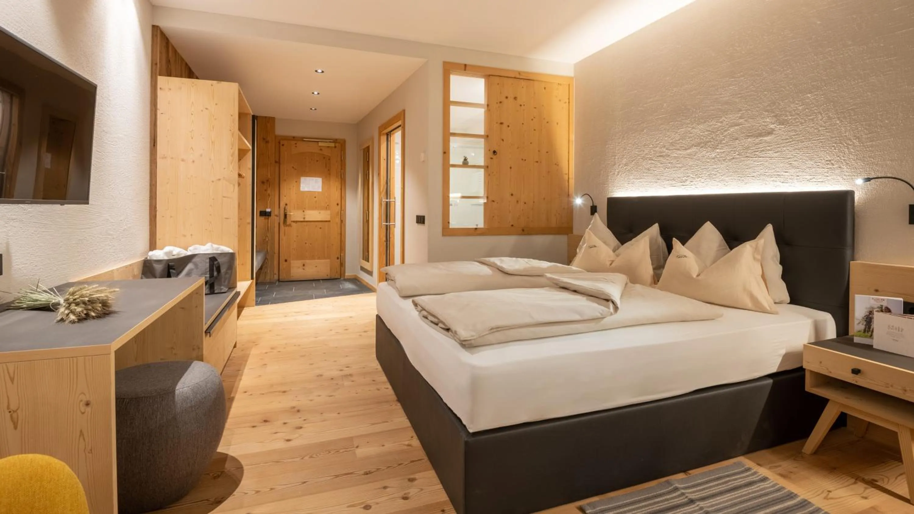 Photo of the whole room, Bed in Taser Alm