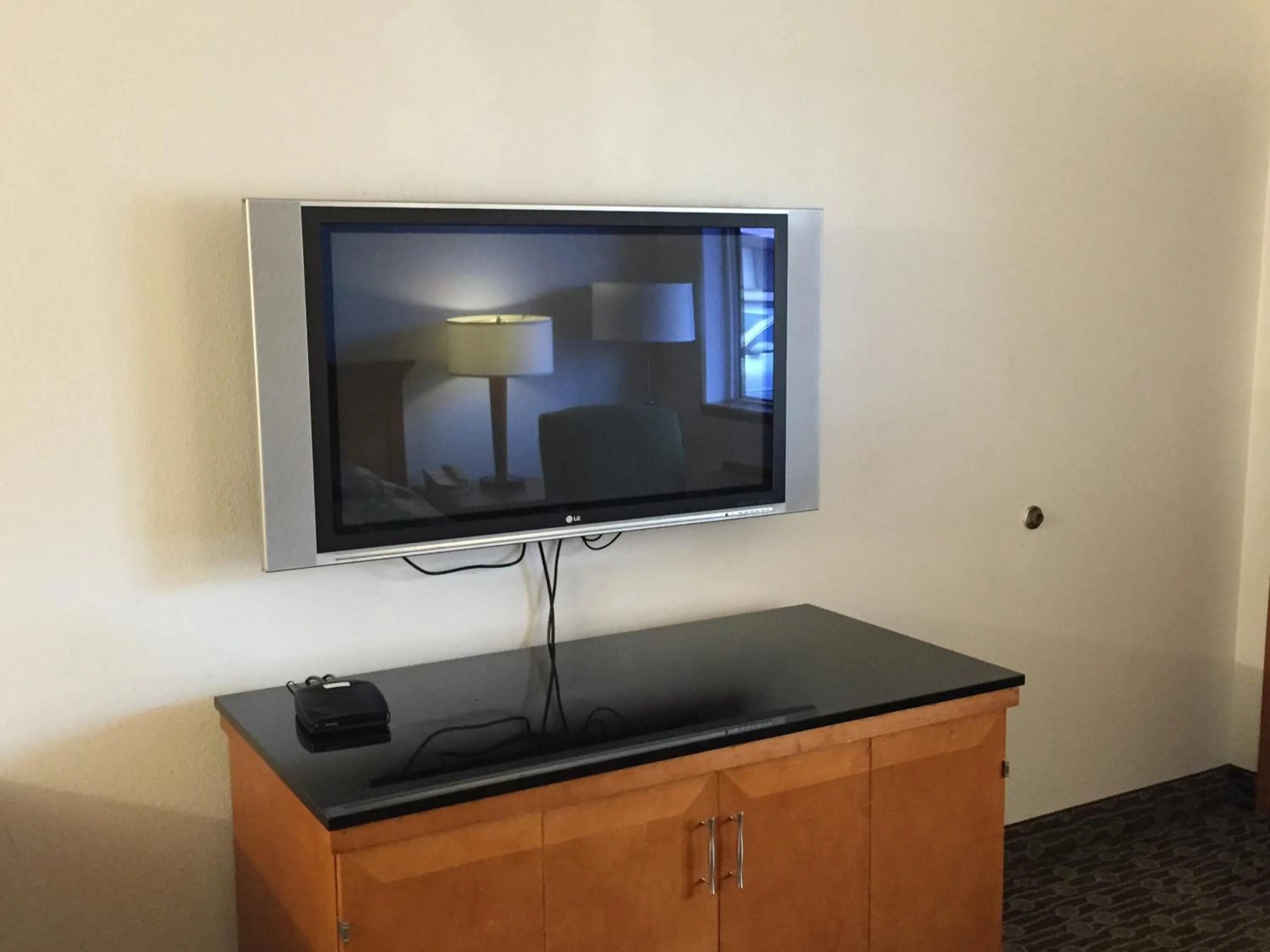 TV and multimedia in Sunshine Motel