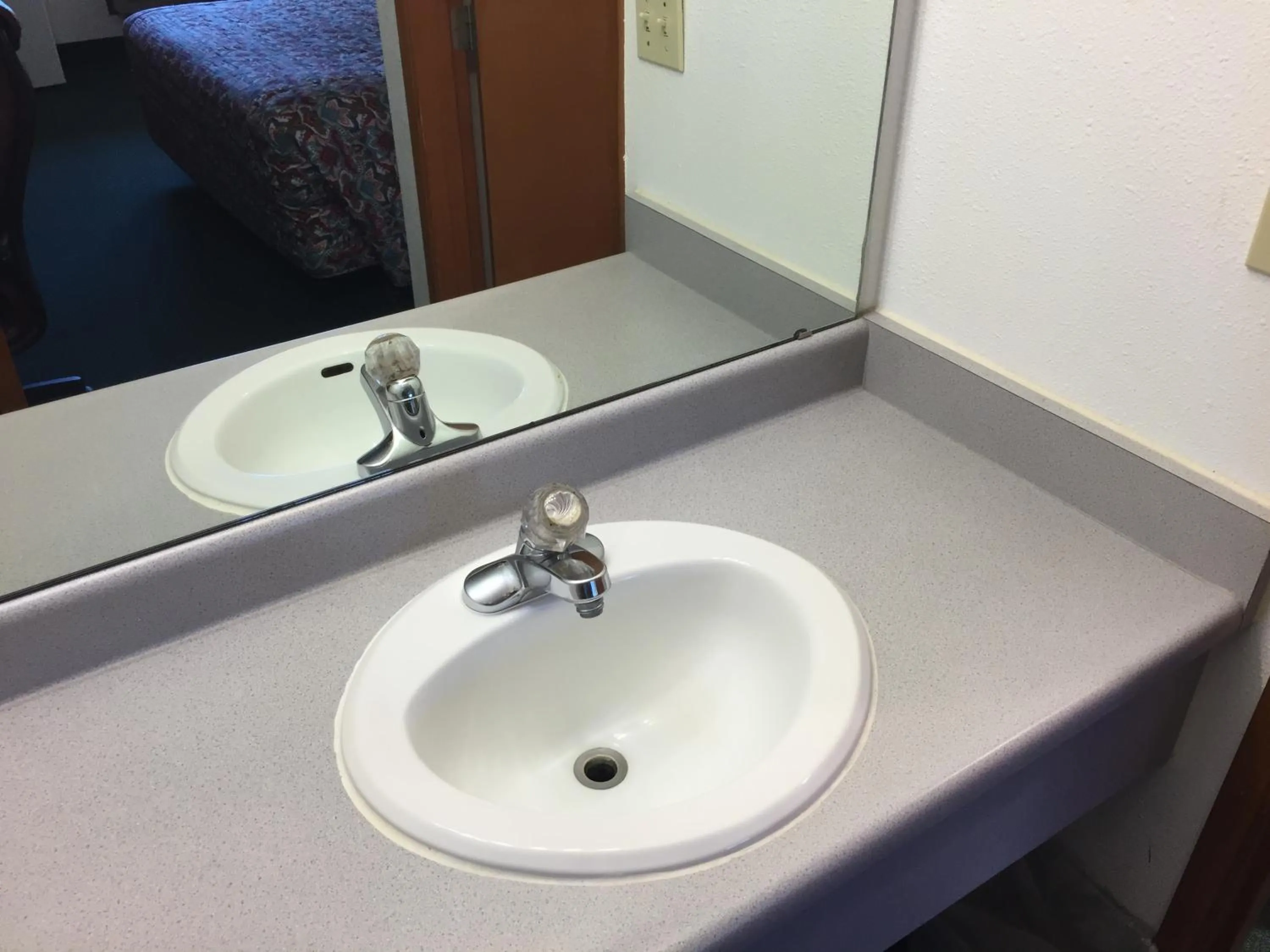 Bathroom in Sunshine Motel