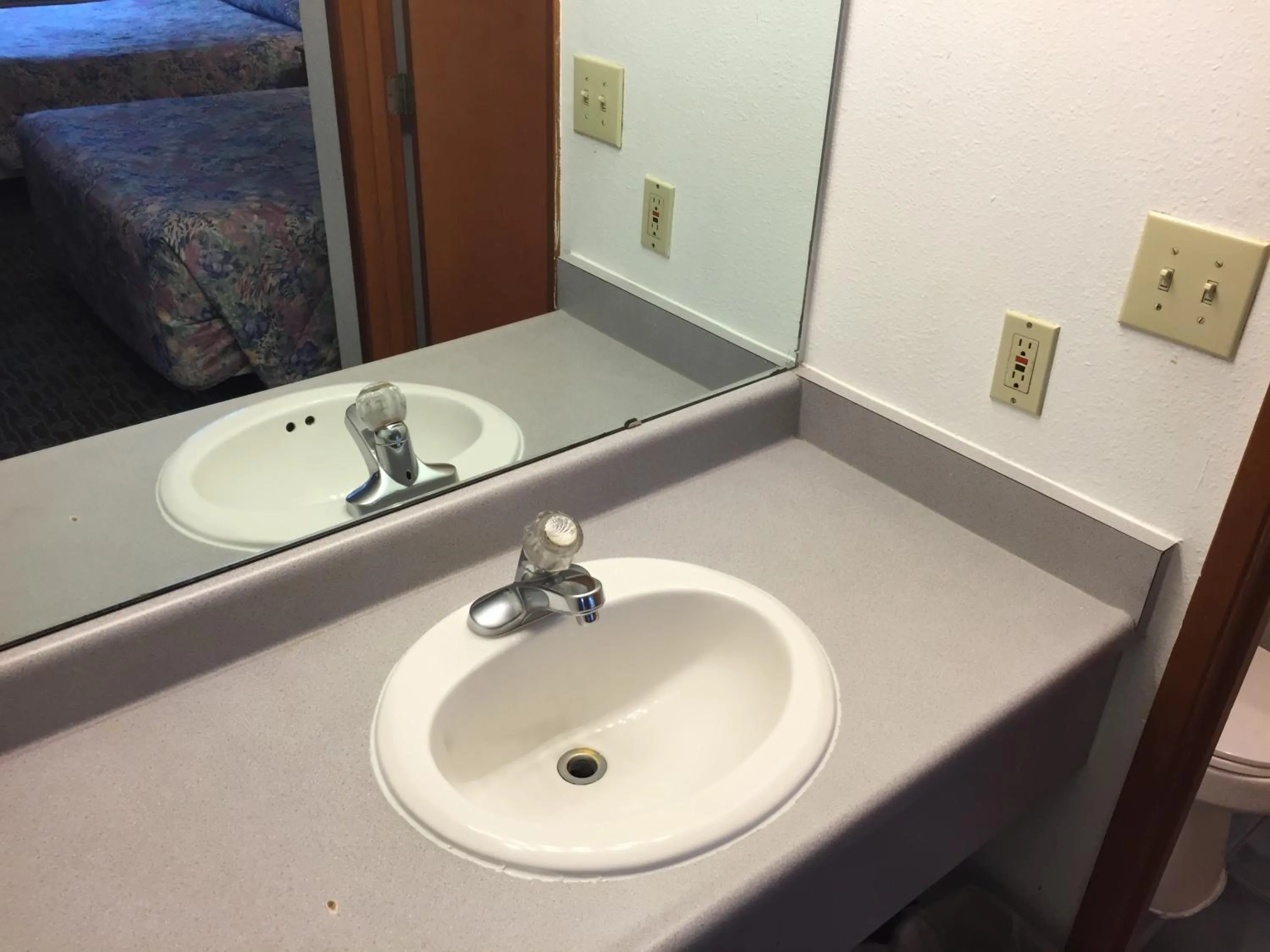 Bathroom in Sunshine Motel