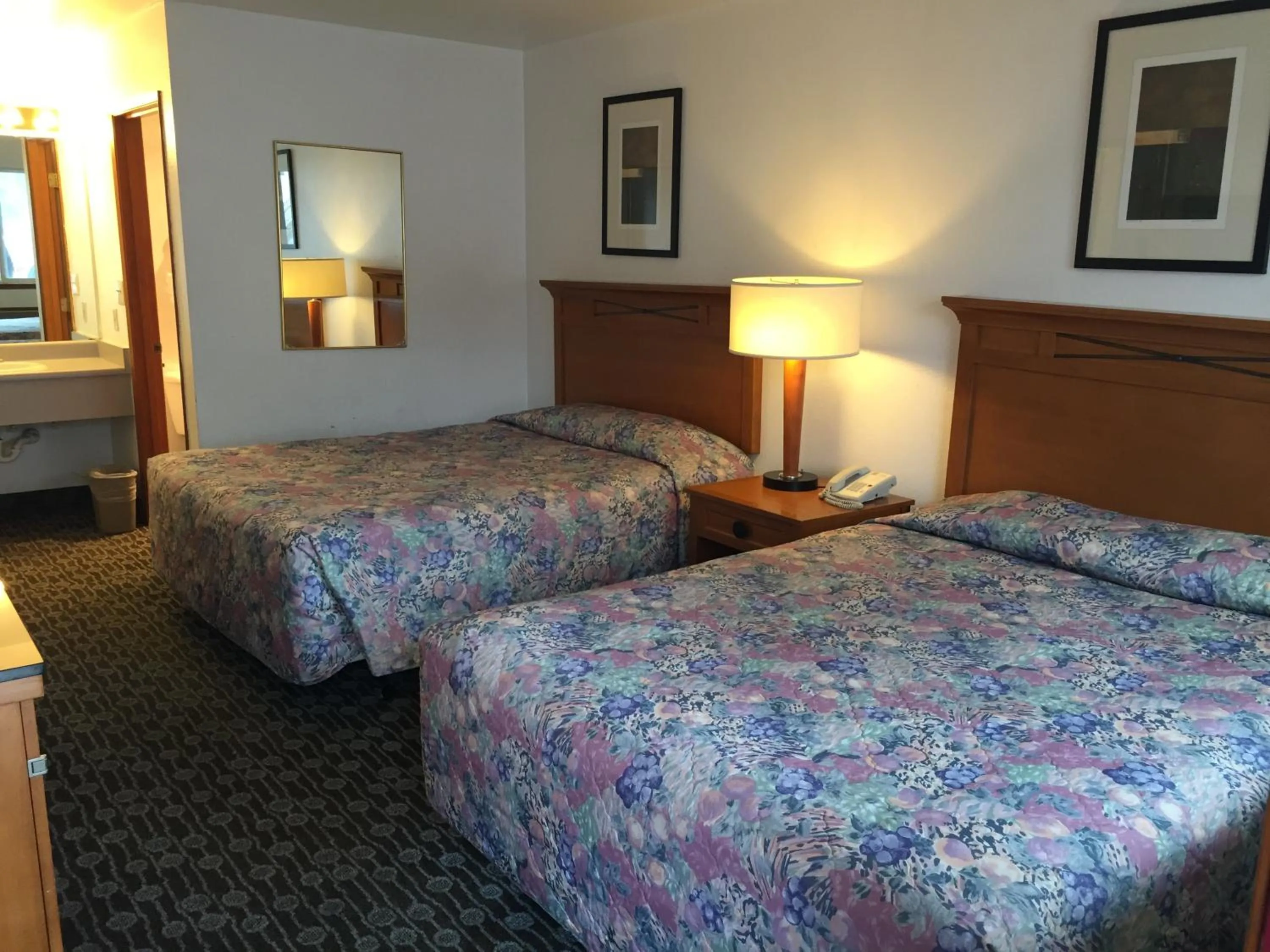 Bedroom, Bed in Sunshine Motel