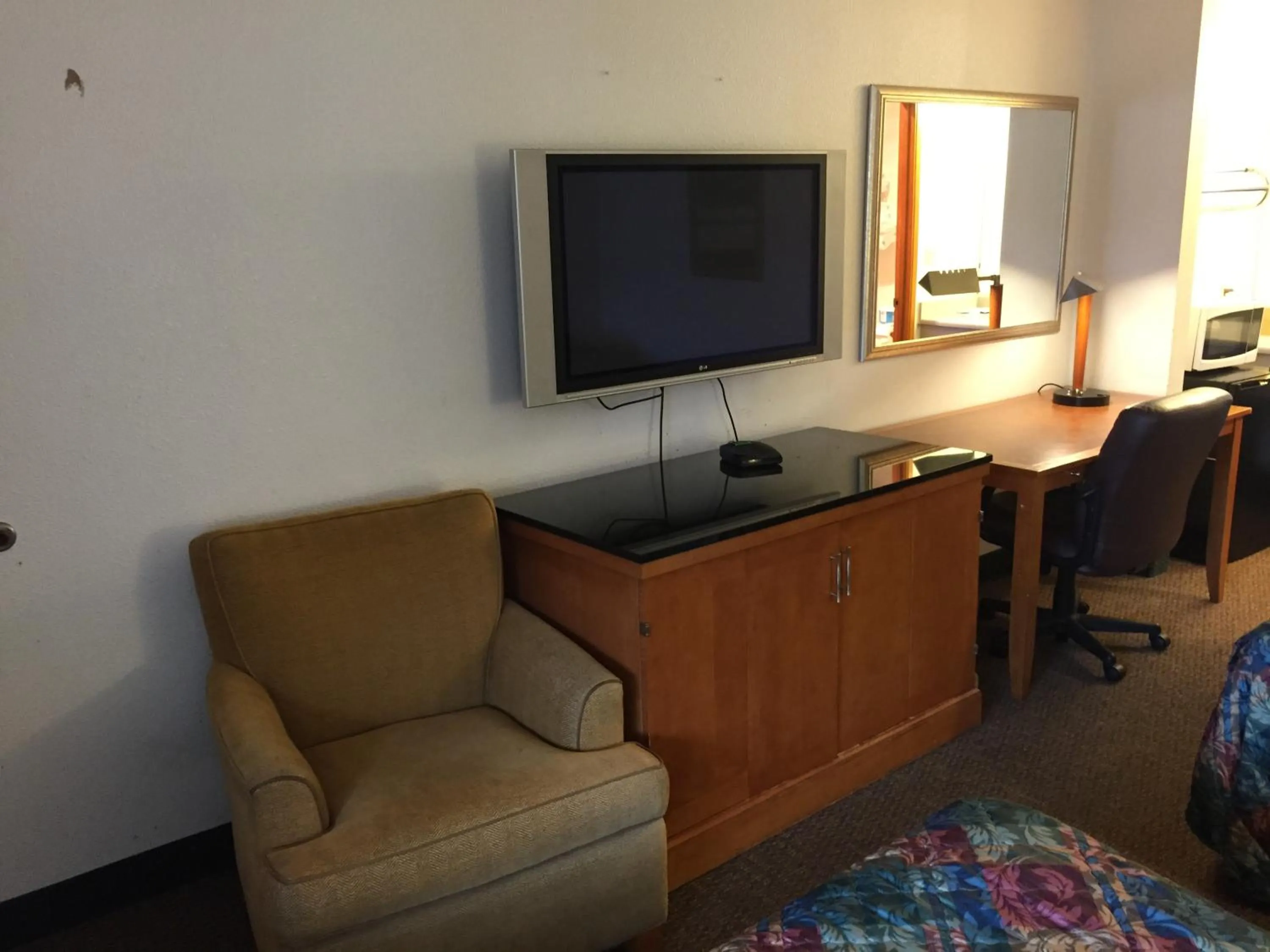 TV and multimedia in Sunshine Motel