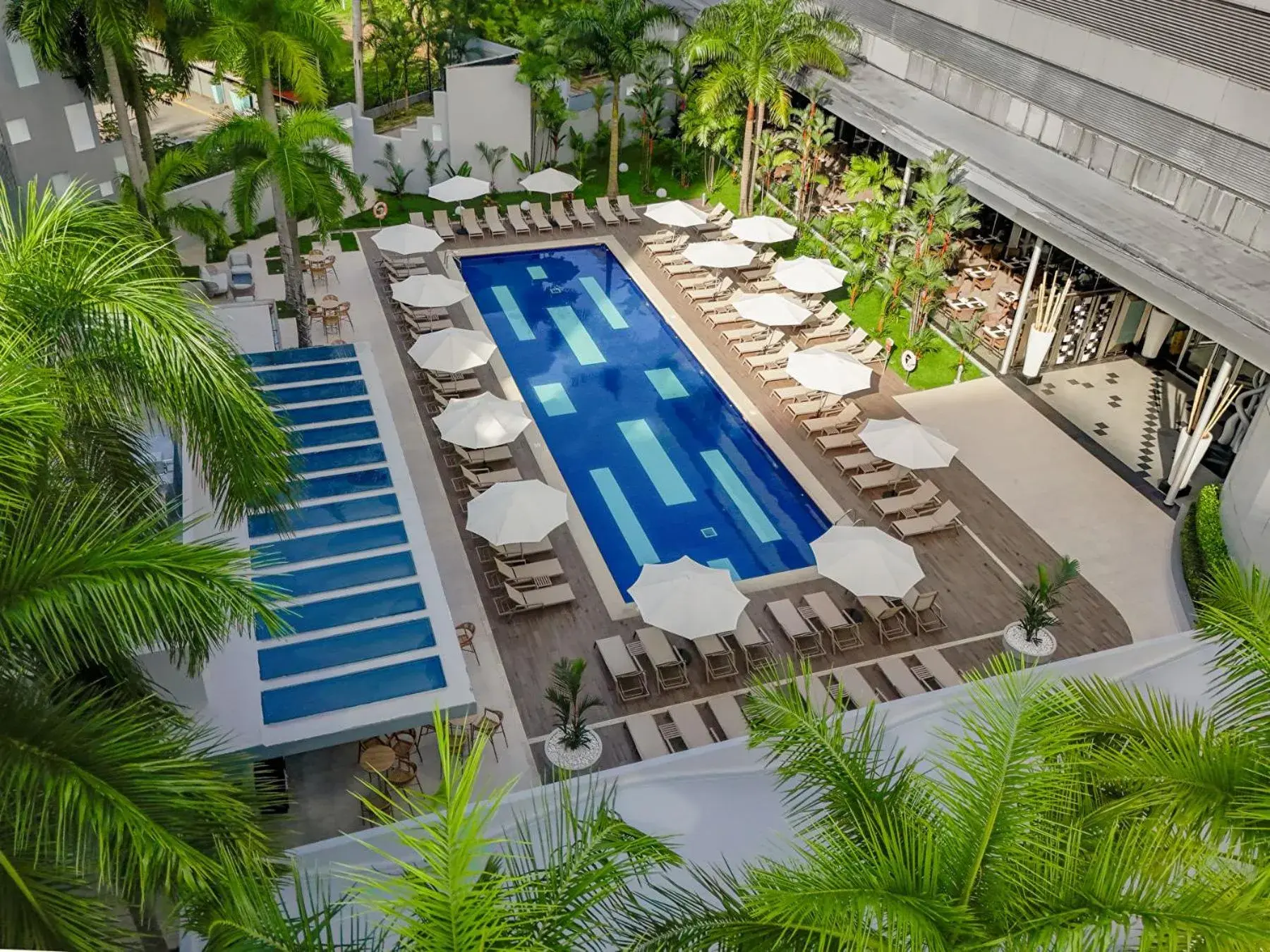 Pool view in Riu Plaza Panamá Pool view in Riu Plaza Panamá