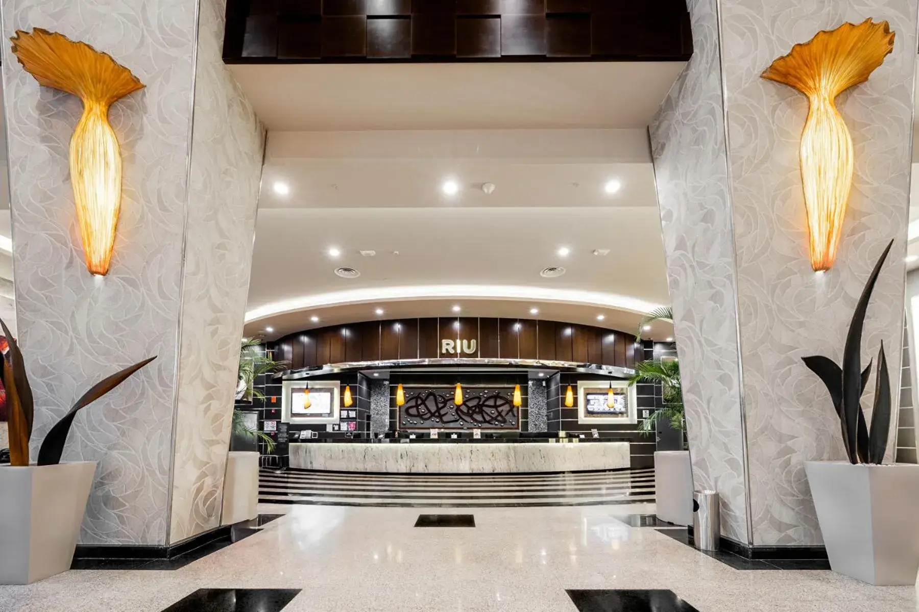 Lobby or reception in Riu Plaza Panamá Lobby or reception in Riu Plaza Panamá