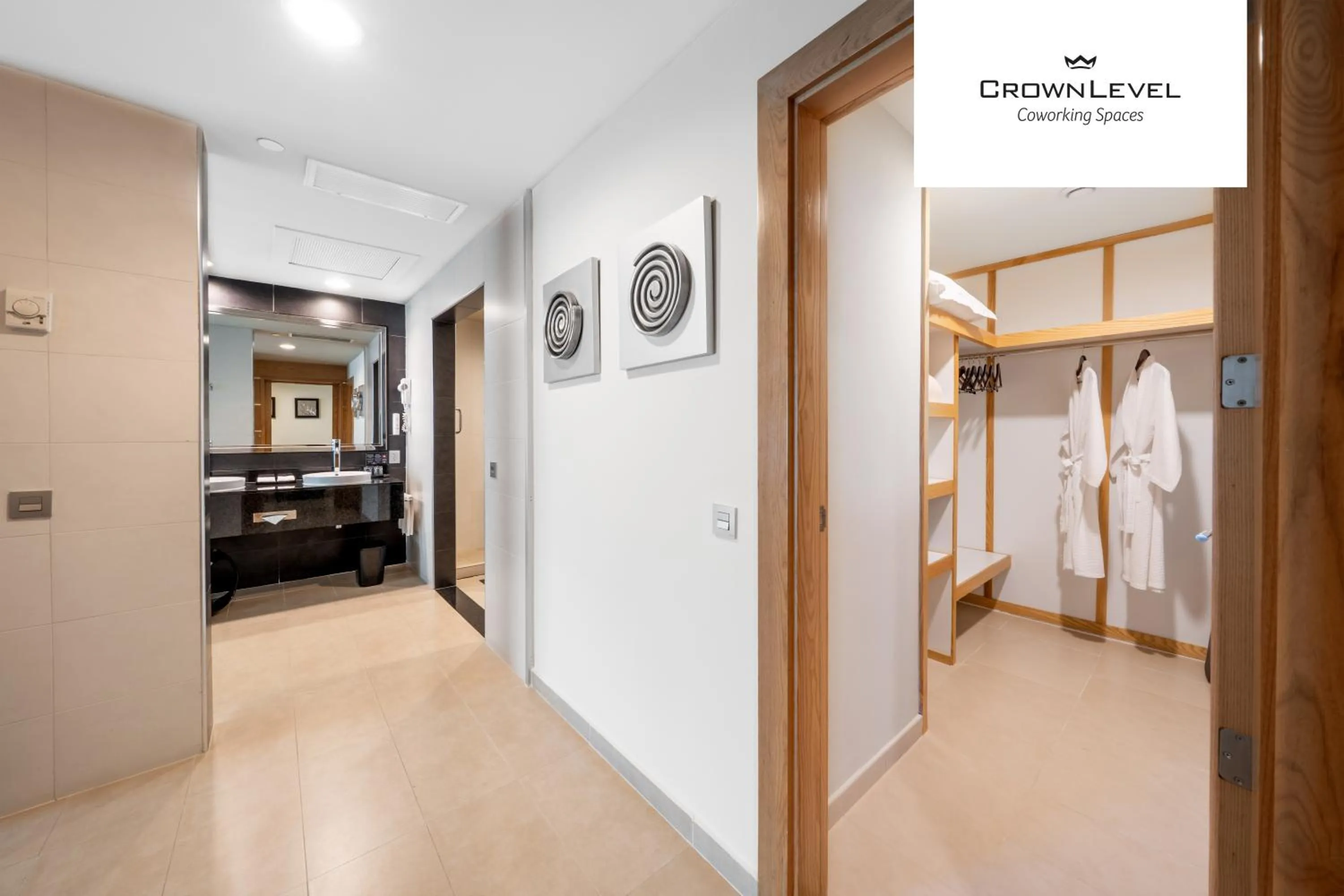 Bathroom, Bed in Riu Plaza Panamá