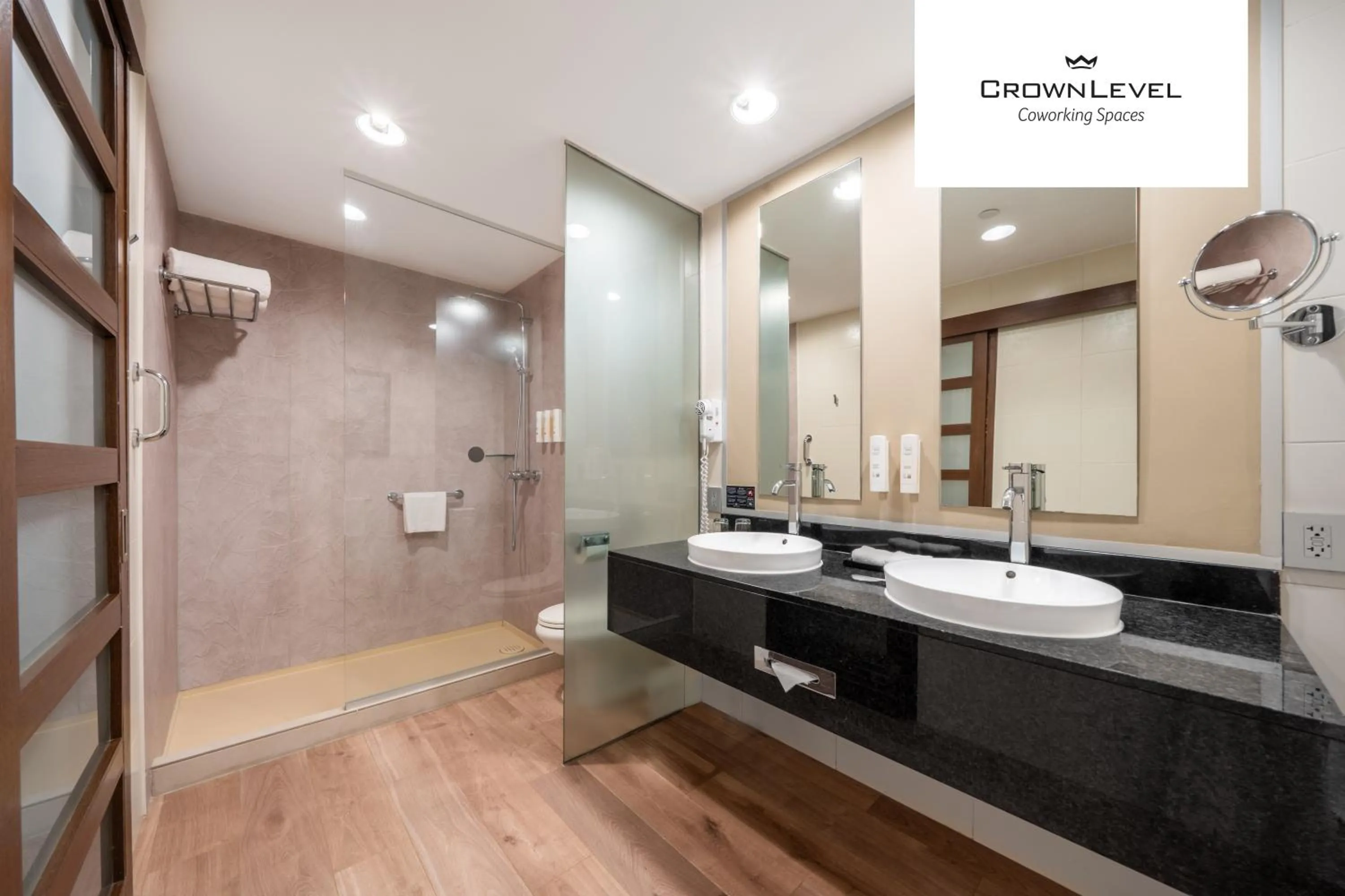 Shower in Riu Plaza Panamá