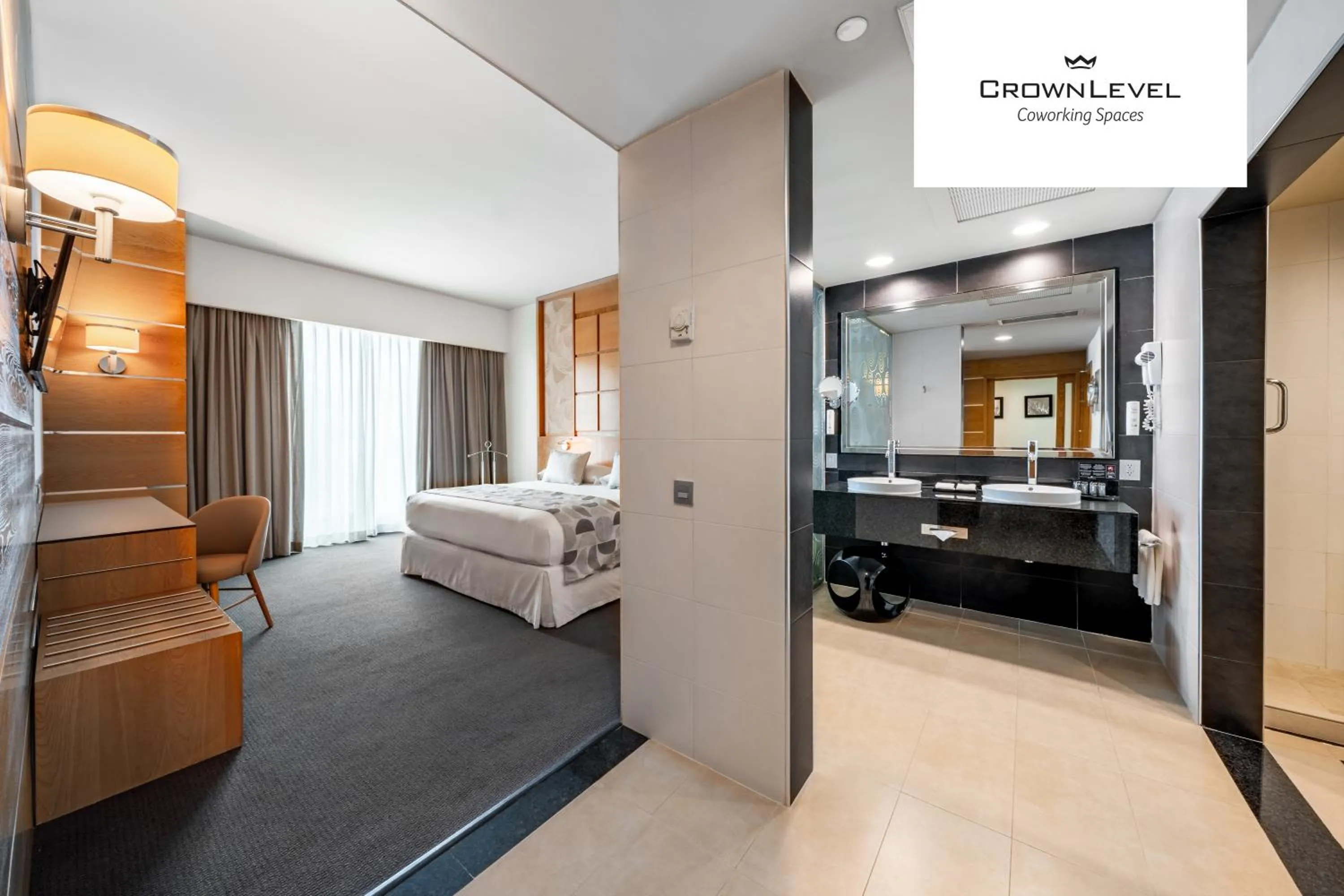 Bathroom, Bed in Riu Plaza Panamá