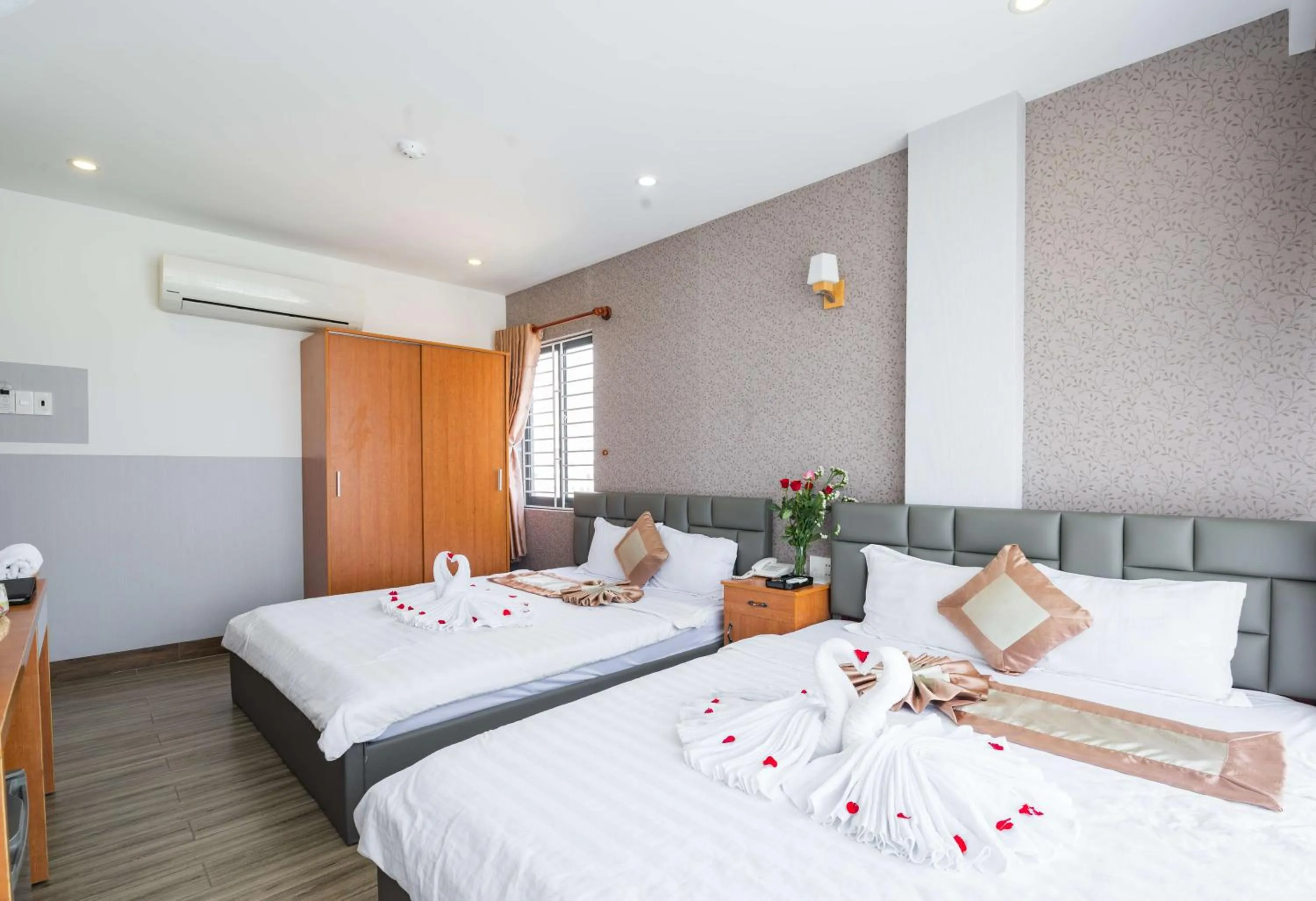 Bedroom, Bed in Hương Biển Hotel