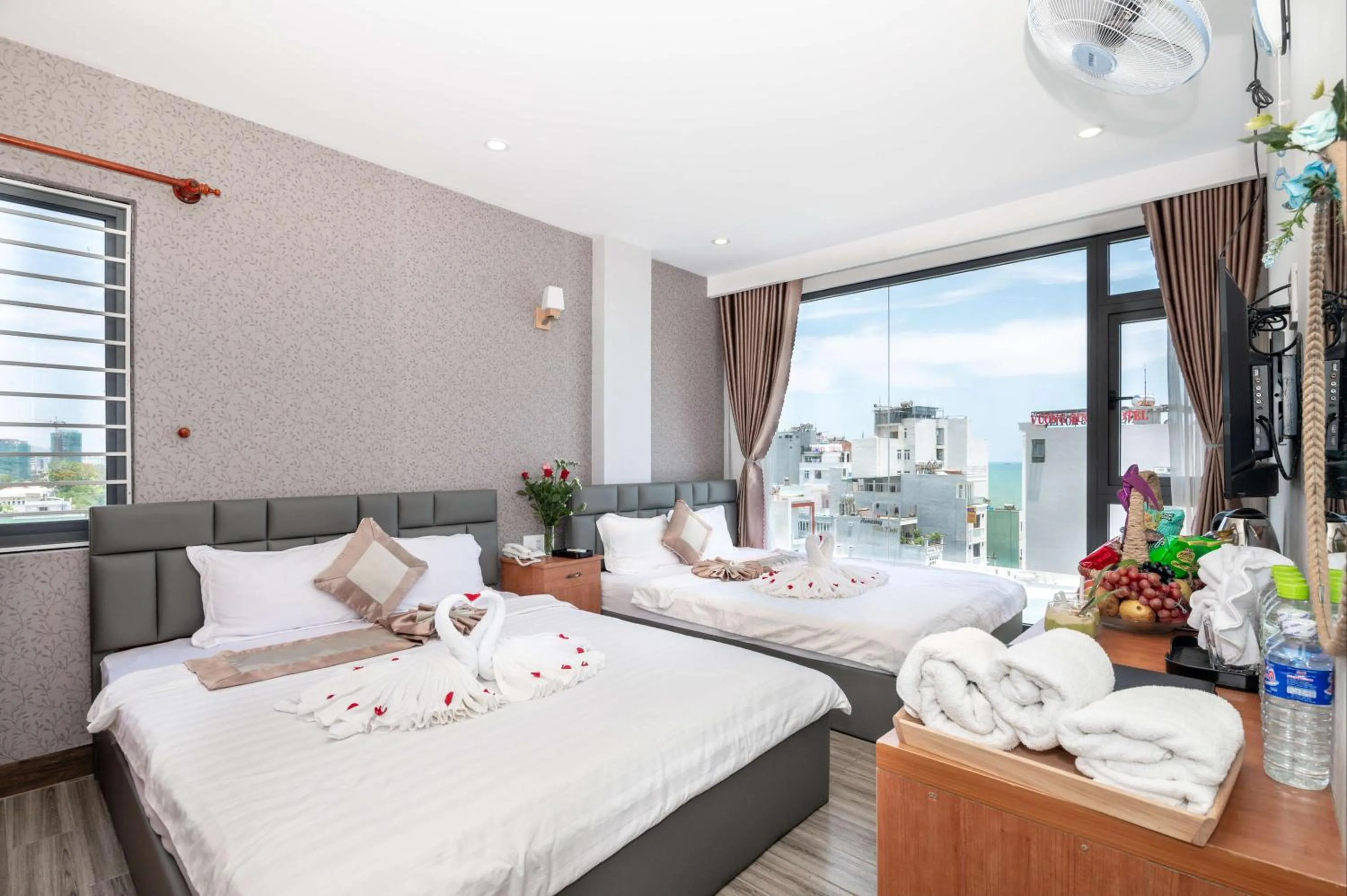 Bedroom, Bed in Hương Biển Hotel