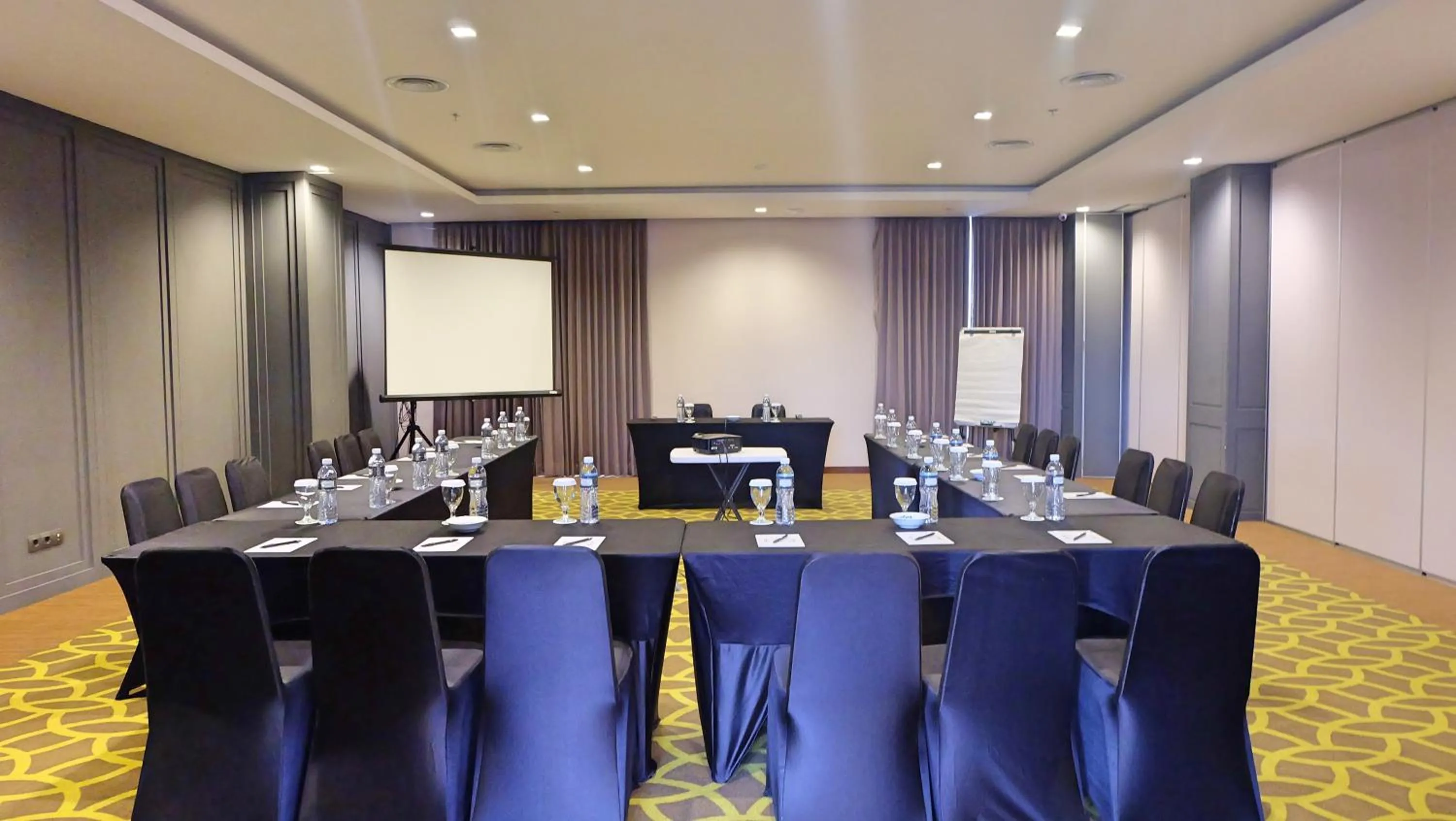 Business facilities in Rivoli Hotel Jakarta