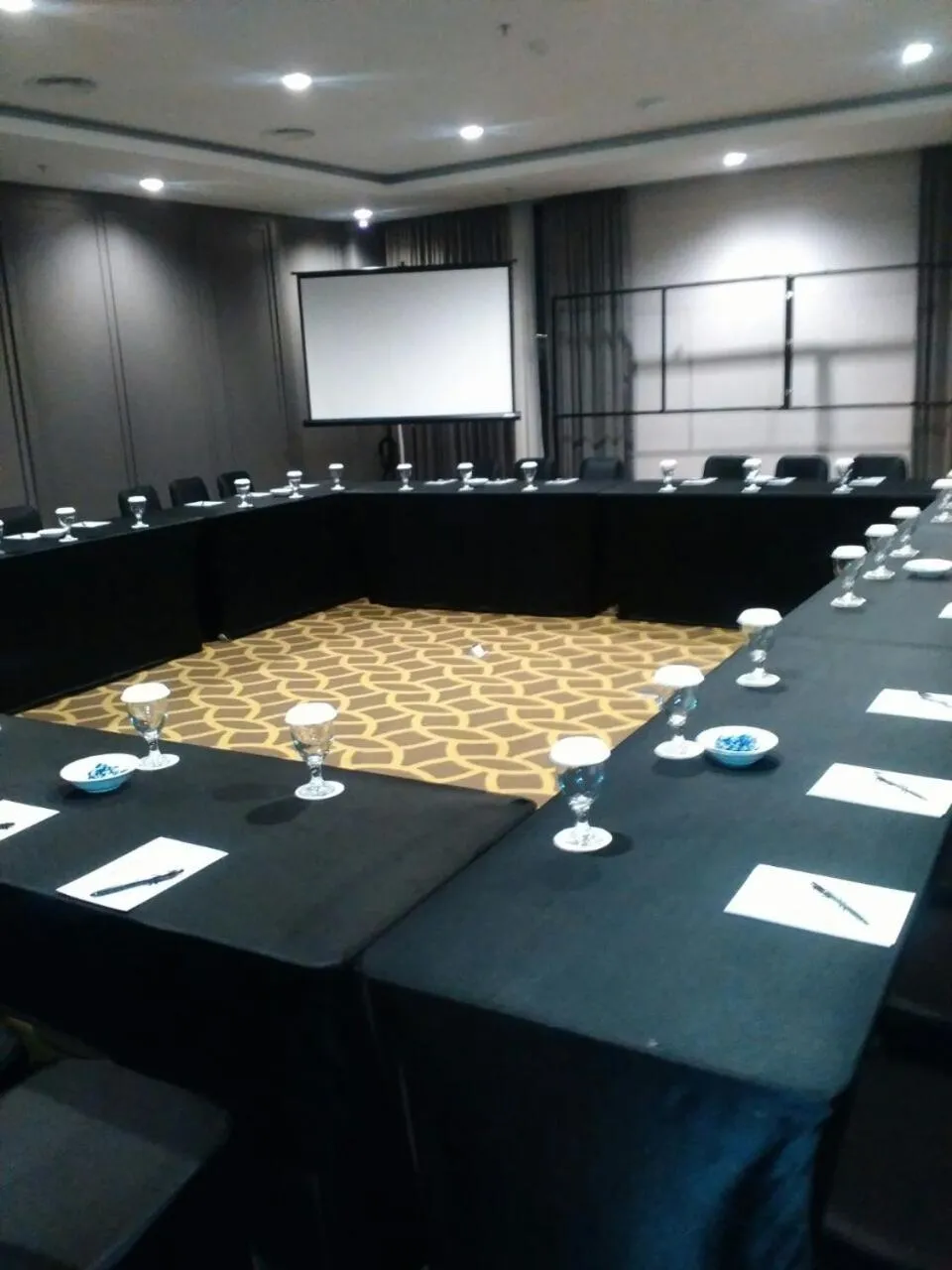 Business facilities in Rivoli Hotel Jakarta