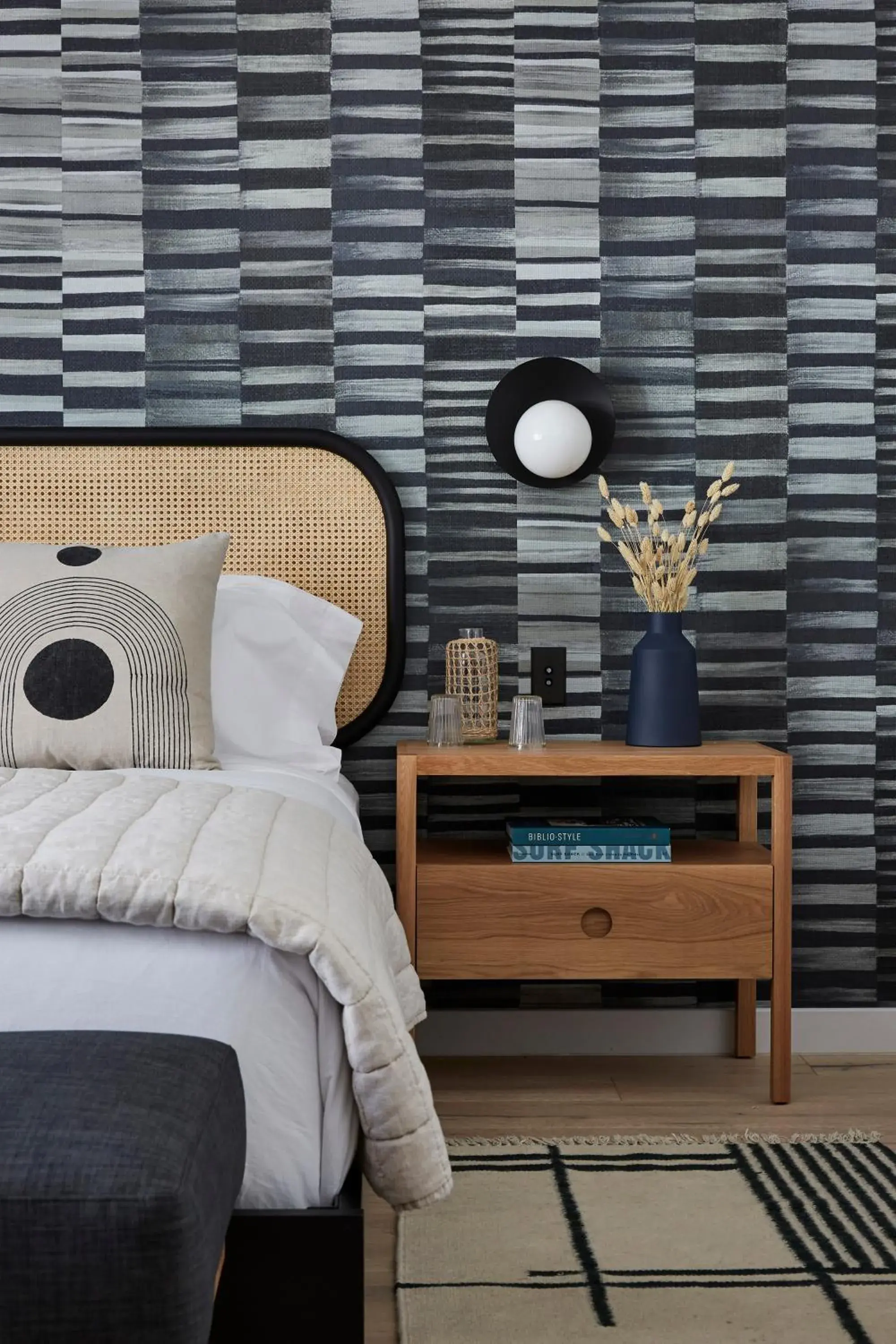 Decorative detail, Bed in San Luis Creek Lodge Decorative detail, Bed in San Luis Creek Lodge