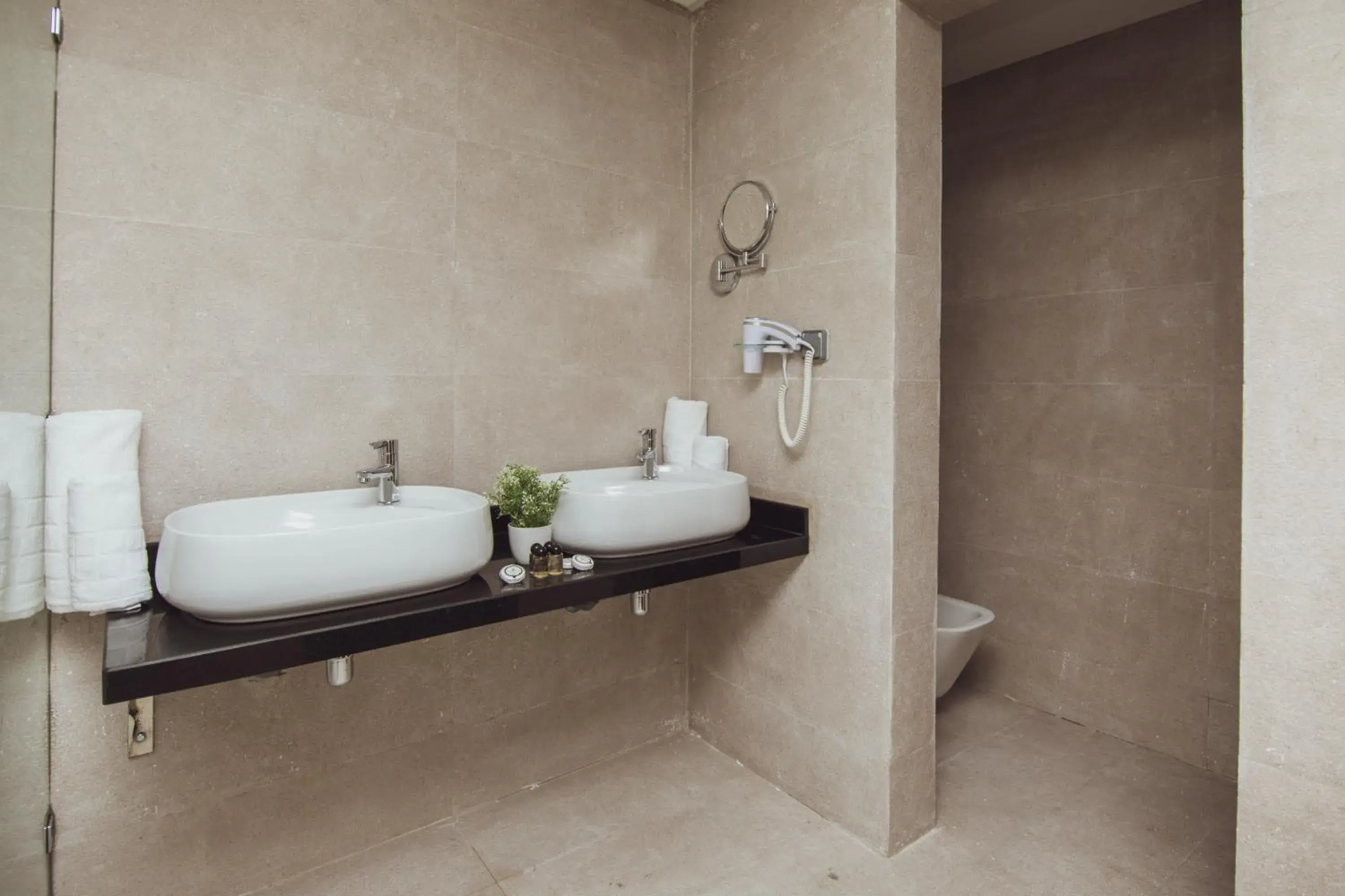 Bathroom in Ocean Atlantic View (Ex Bo Hotel) Bathroom in Ocean Atlantic View (Ex Bo Hotel)