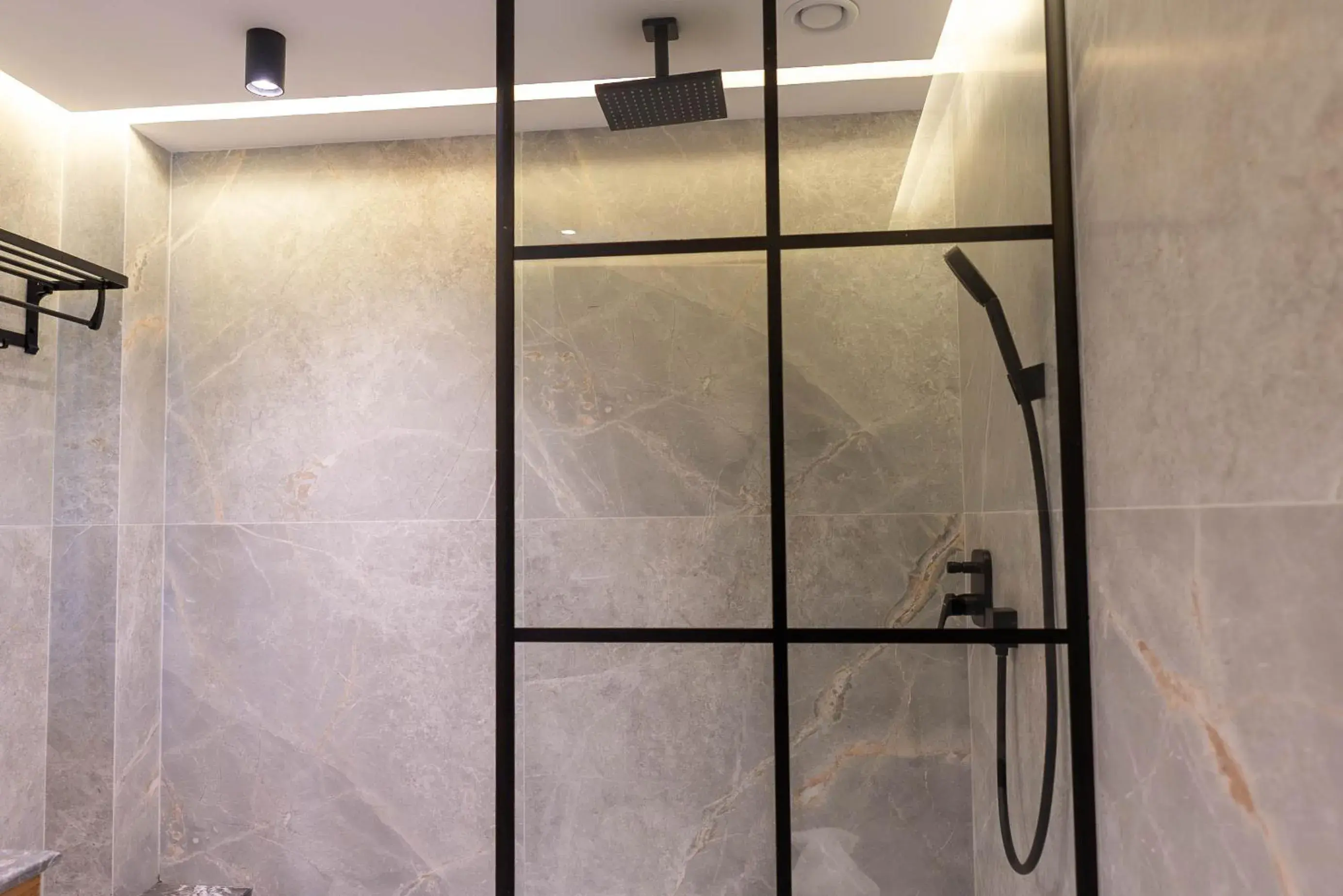 Shower in Ocean Atlantic View (Ex Bo Hotel) Shower in Ocean Atlantic View (Ex Bo Hotel)