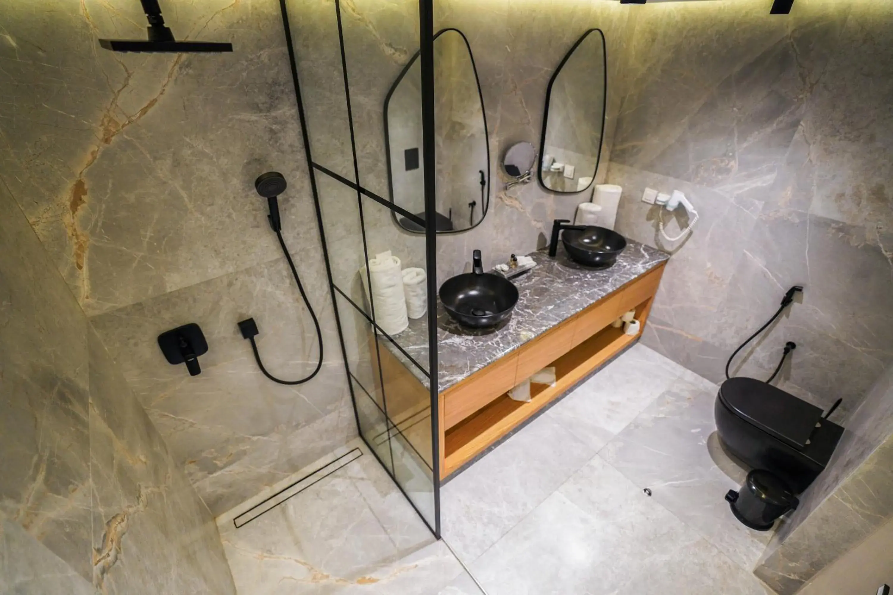 Shower in Ocean Atlantic View (Ex Bo Hotel) Shower in Ocean Atlantic View (Ex Bo Hotel)